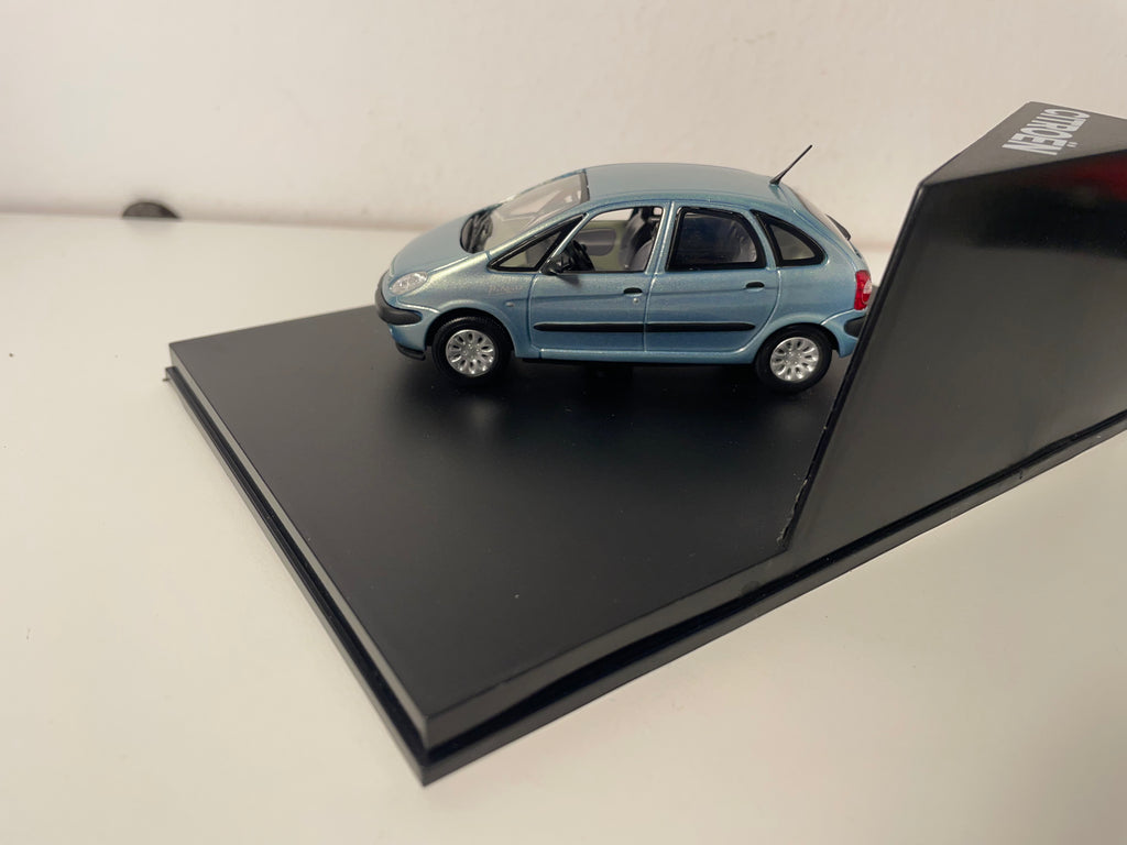 Citroën Xsara Picasso niebieska - NOREV (zestaw w prostokątnej skrzynce)