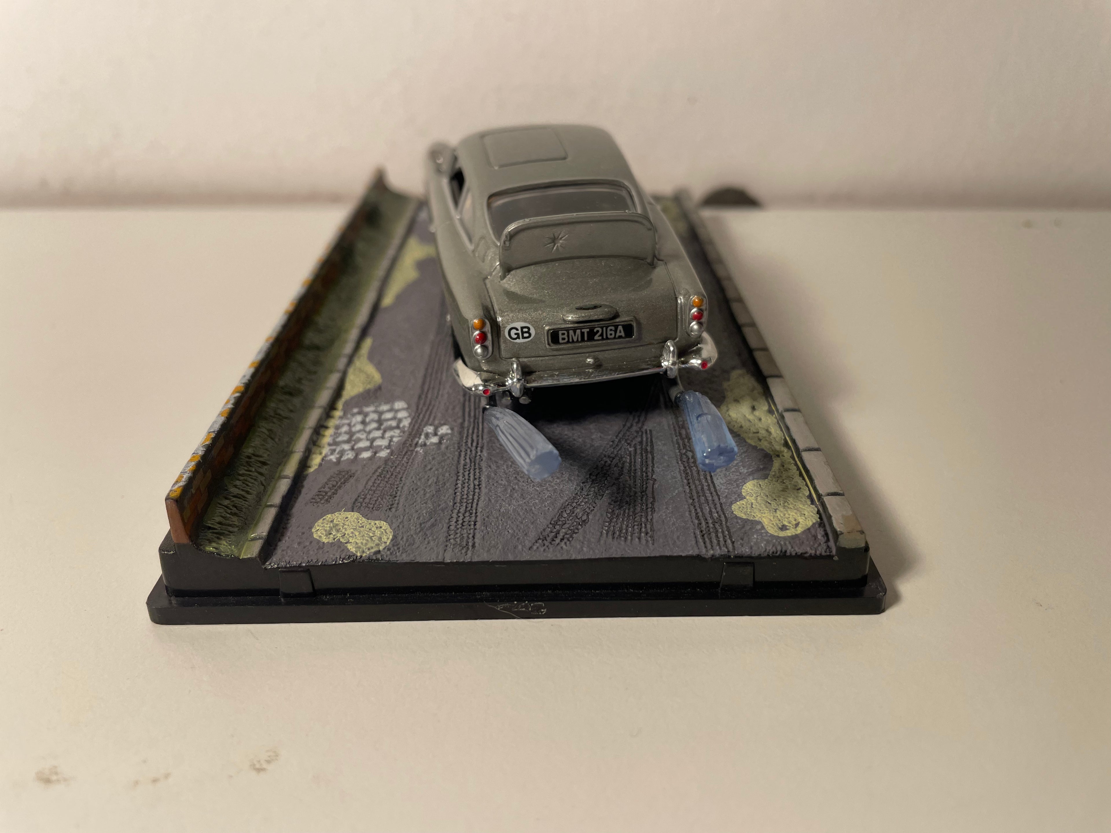 Aston Martin DB5 grau - JAMES BOND - OPERATION TONNERRE (Thunderball) - MÄNSCHT ENG RETRO