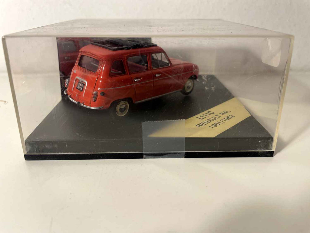 Renault 4L color arancione del 1961/1962 - Vitesse riferimento L111C (scatola quadrata)