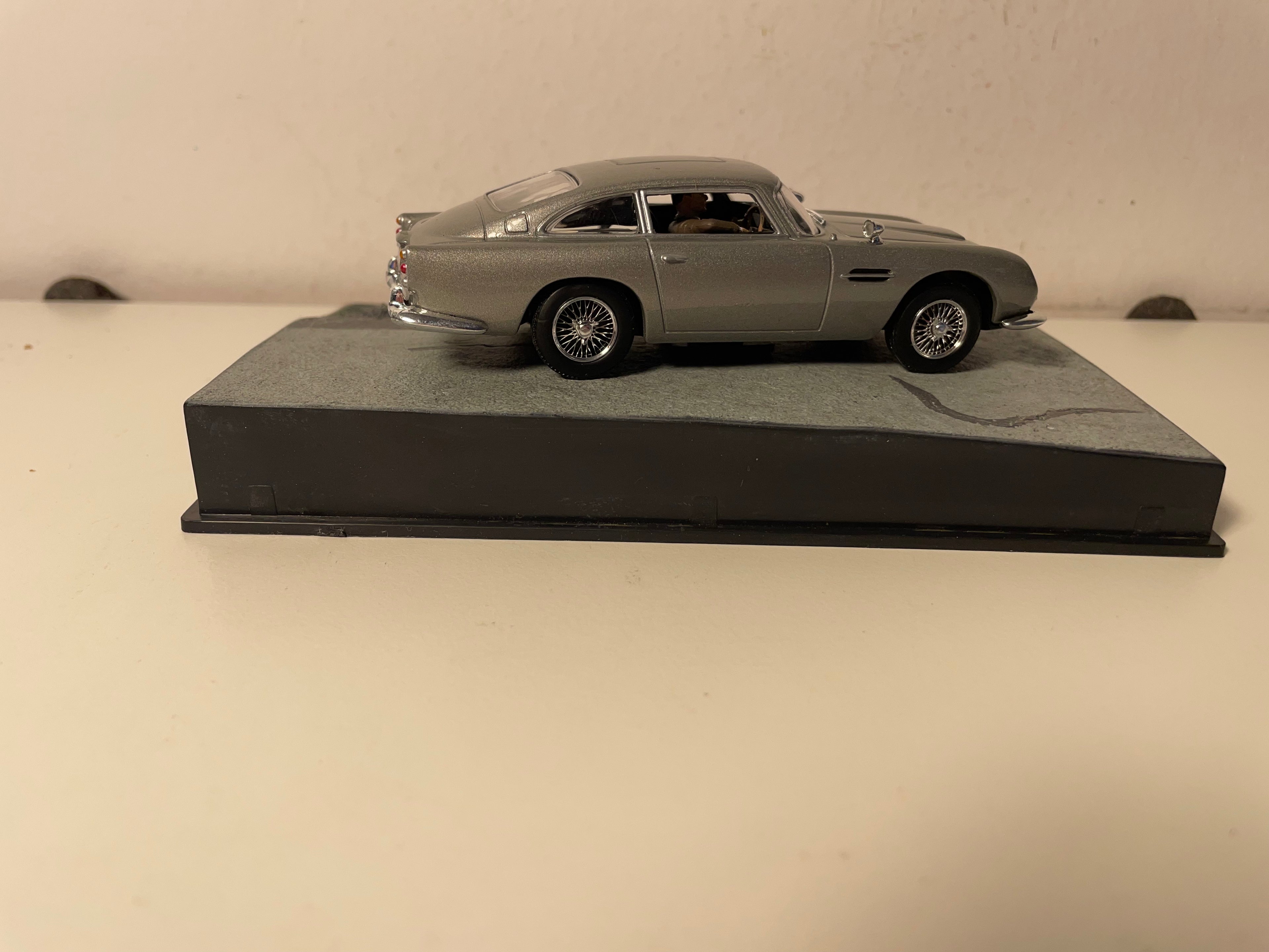 Aston Martin DB5 gris (techo completo) - JAMES BOND - GOLDFINGER