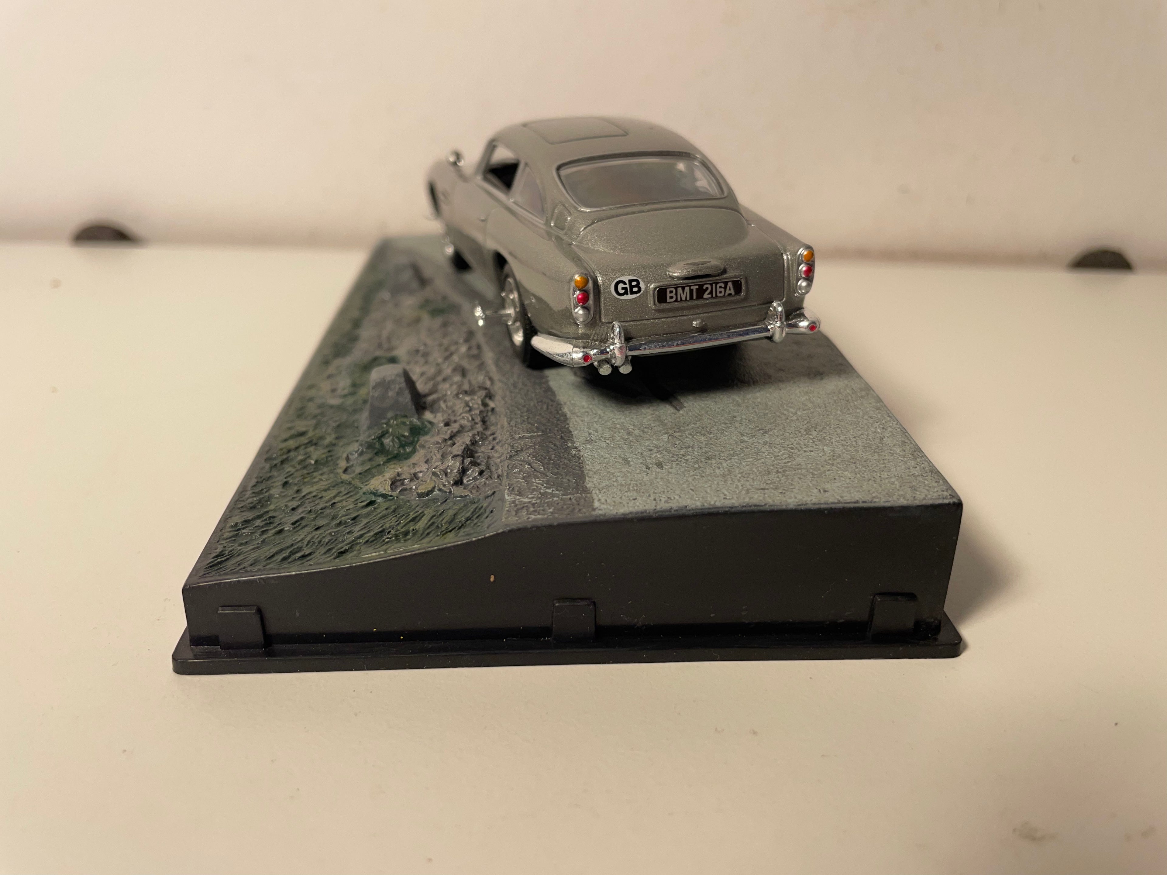 Aston Martin DB5 gris (techo completo) - JAMES BOND - GOLDFINGER