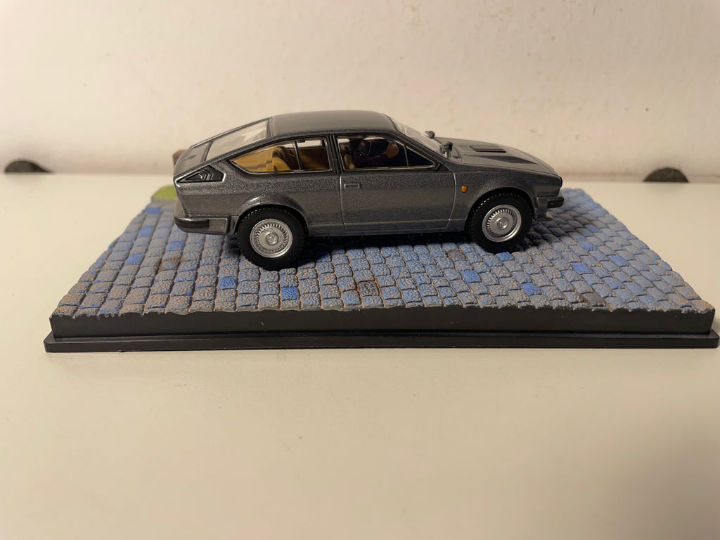 Alfa Romeo GTV6 gray - JAMES BOND - OCTOPUSSY