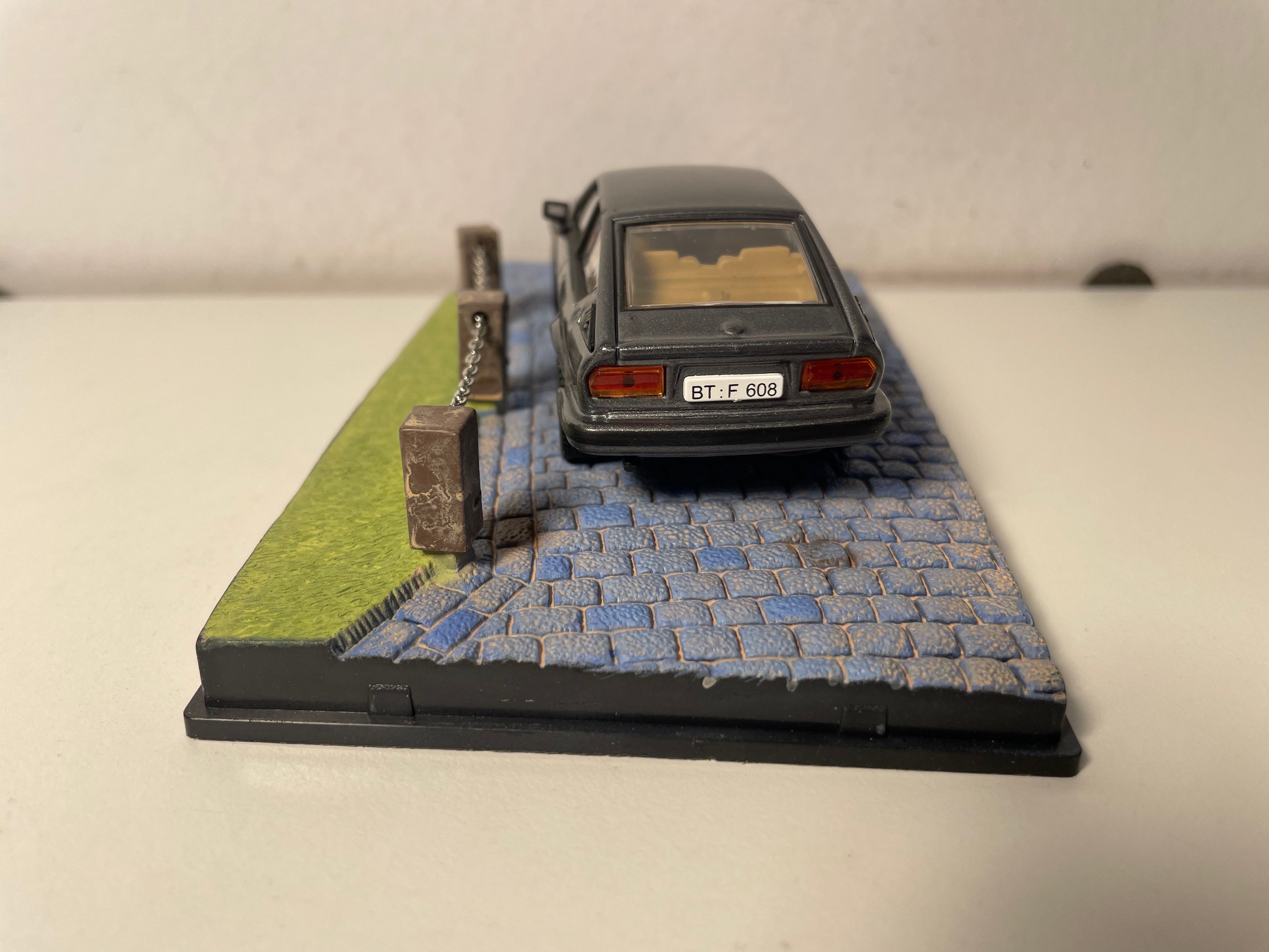 Alfa Roméo GTV6 grise - JAMES BOND - OCTOPUSSY