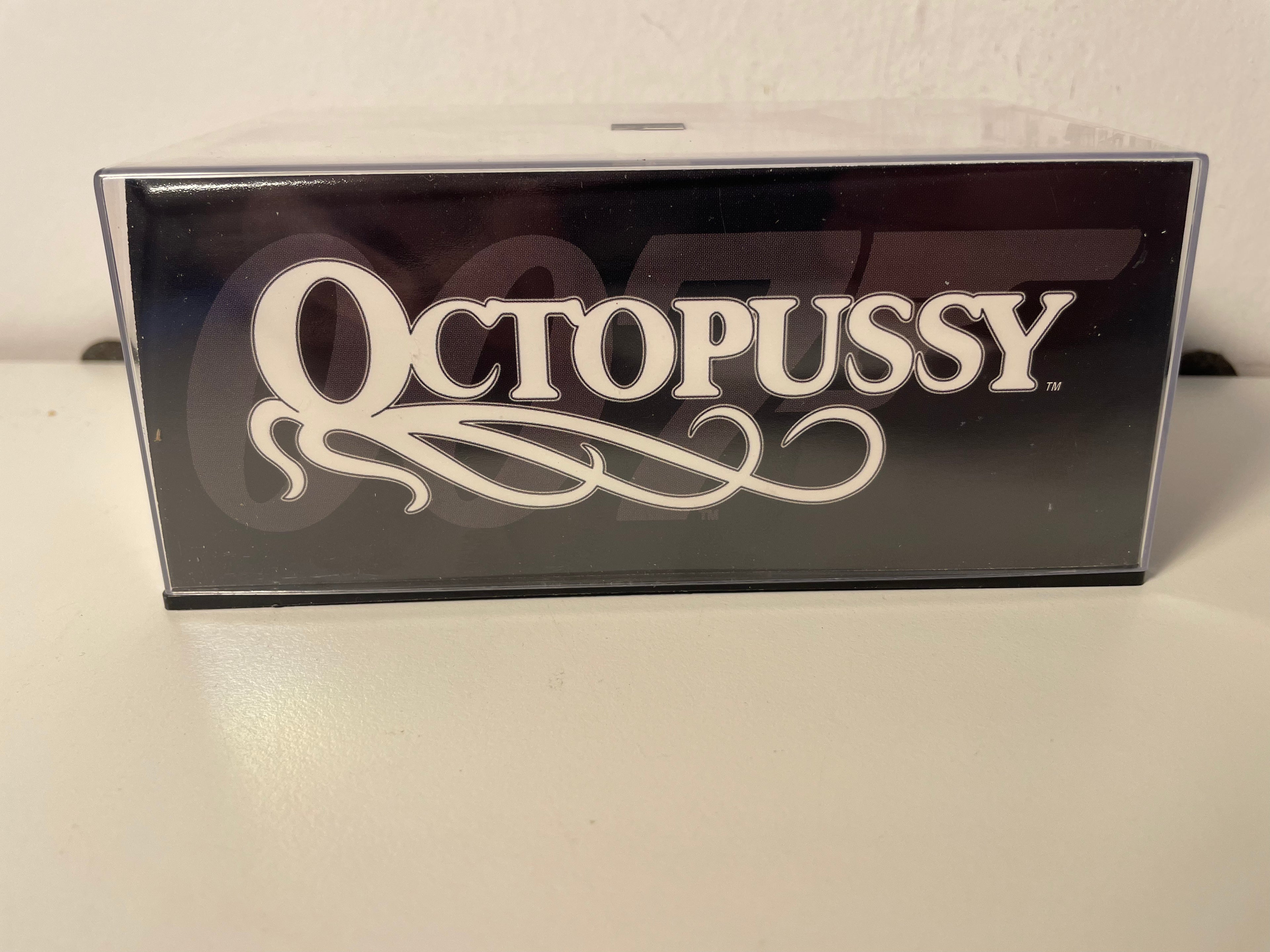 Alfa Romeo GTV6 gray - JAMES BOND - OCTOPUSSY