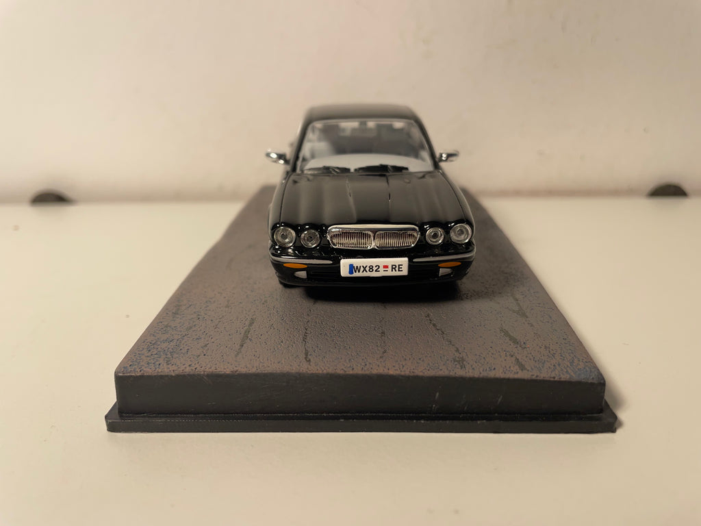 Daimler Super Eight Schwarz - JAMES BOND - QUANTUM OF SOLACE
