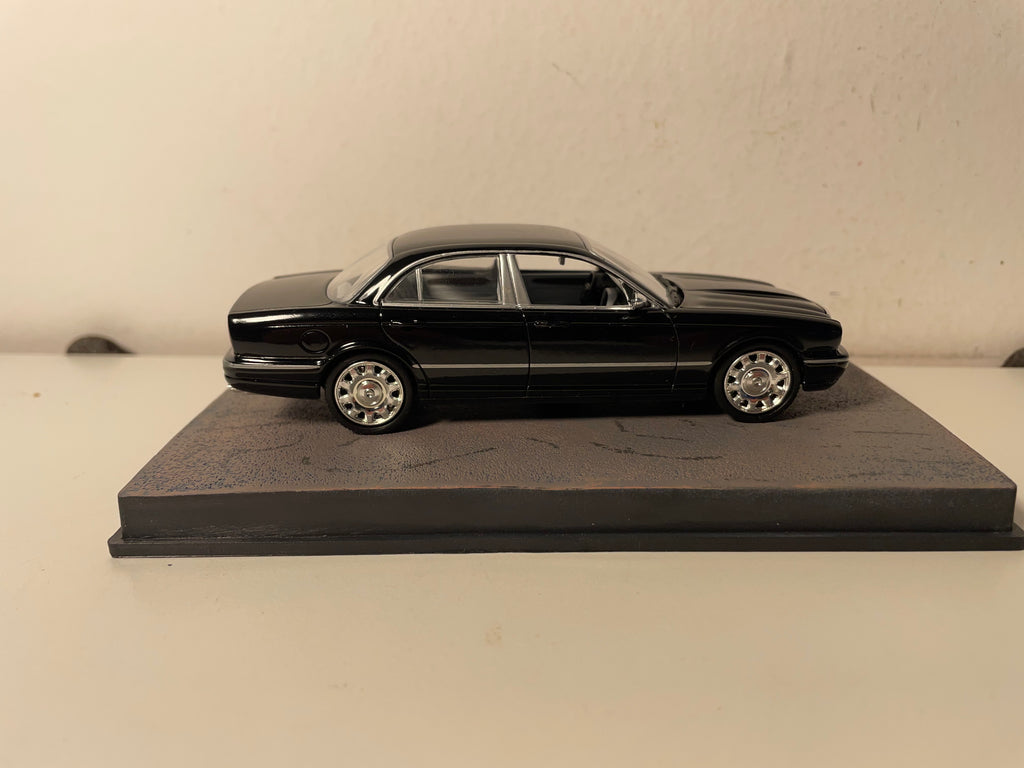 Daimler Super Eight Schwarz - JAMES BOND - QUANTUM OF SOLACE