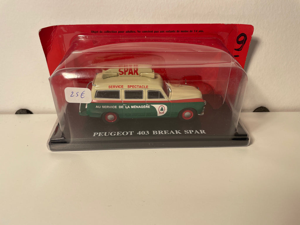 Peugeot 403 Break in Grün und Beige mit SPAR-Werbung - Werbefahrzeug der Tour de France