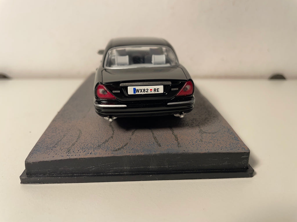 Daimler Super Eight Schwarz - JAMES BOND - QUANTUM OF SOLACE
