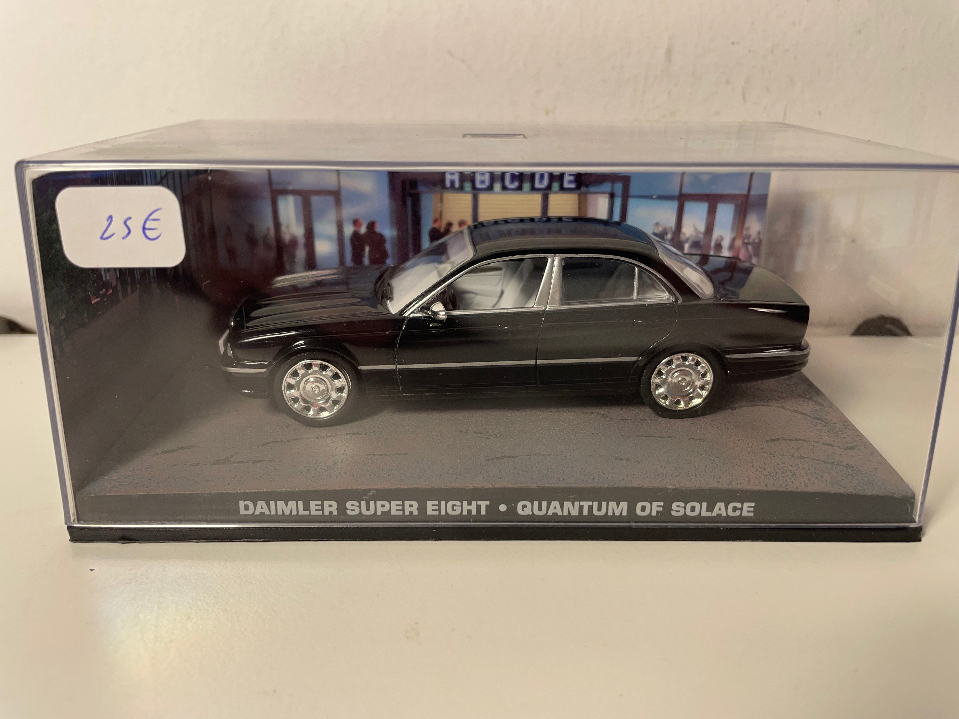 Daimler Super Eight Schwarz - JAMES BOND - QUANTUM OF SOLACE