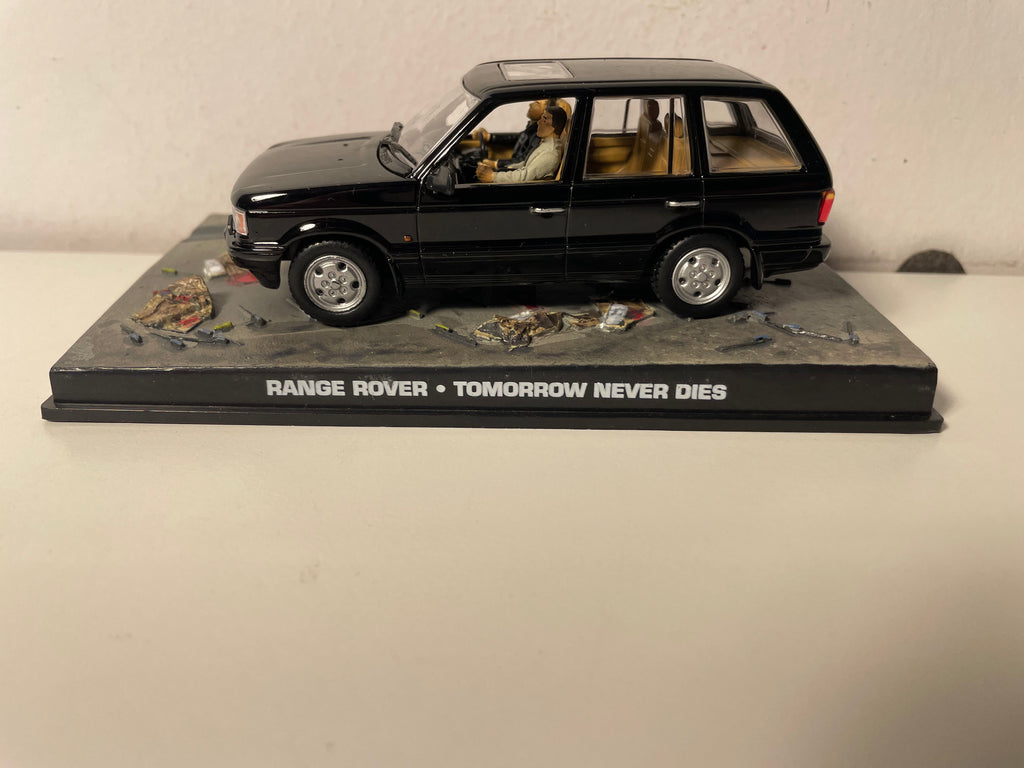 Range Rover nero - JAMES BOND - DOMANI NON MUORE MAI