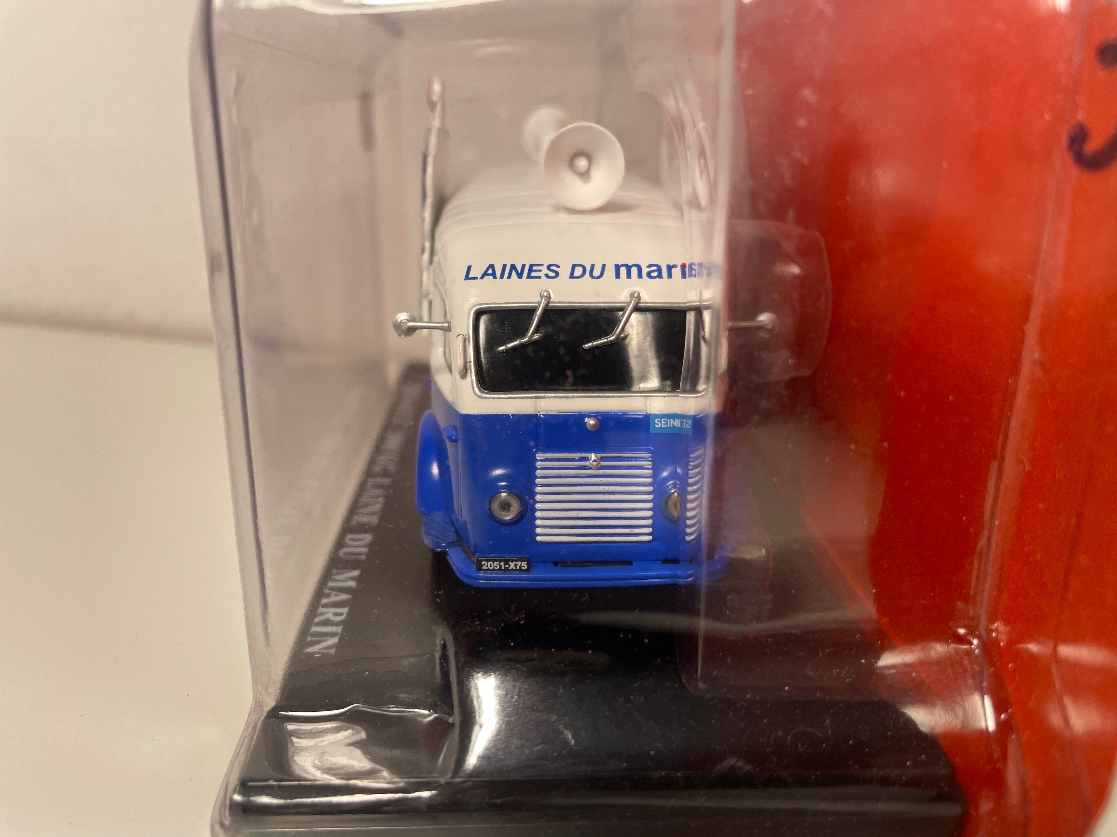 Renault 1000 Kg blue and white with LAINES DU MARIN advertising - Tour de France promotional vehicle