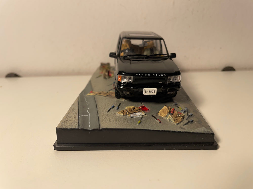 Range Rover nero - JAMES BOND - DOMANI NON MUORE MAI