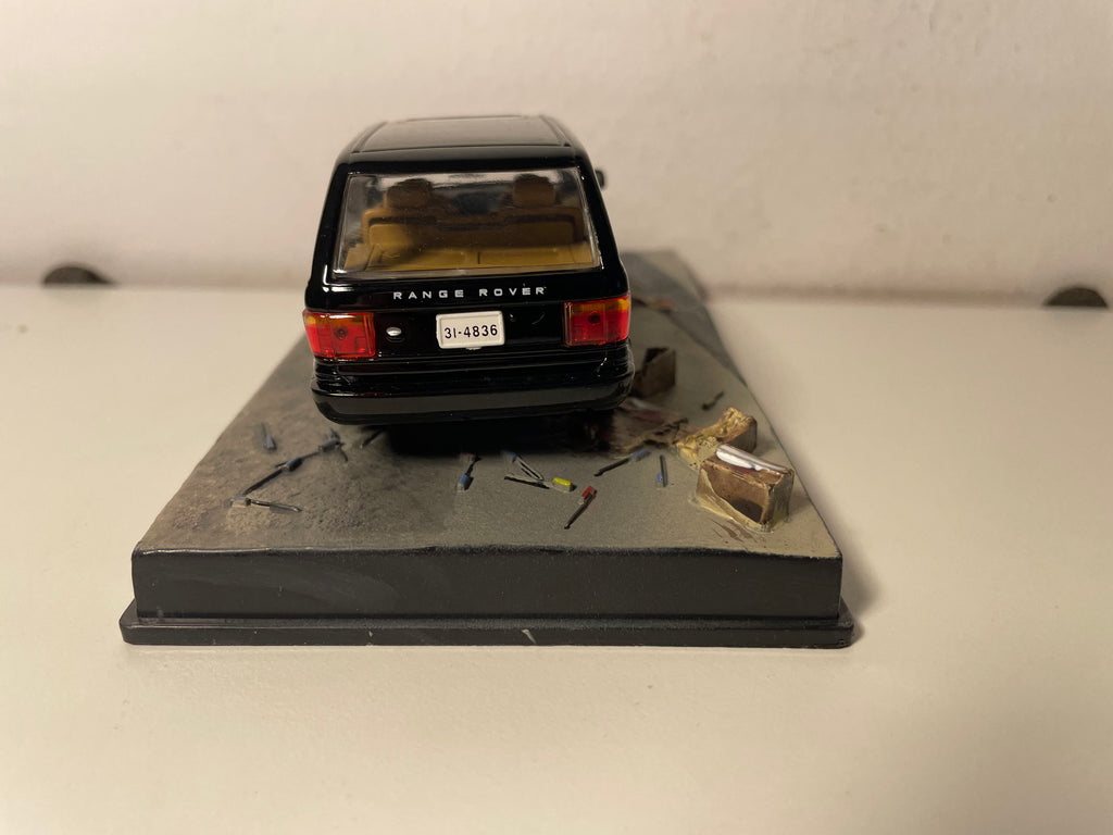 Range Rover nero - JAMES BOND - DOMANI NON MUORE MAI