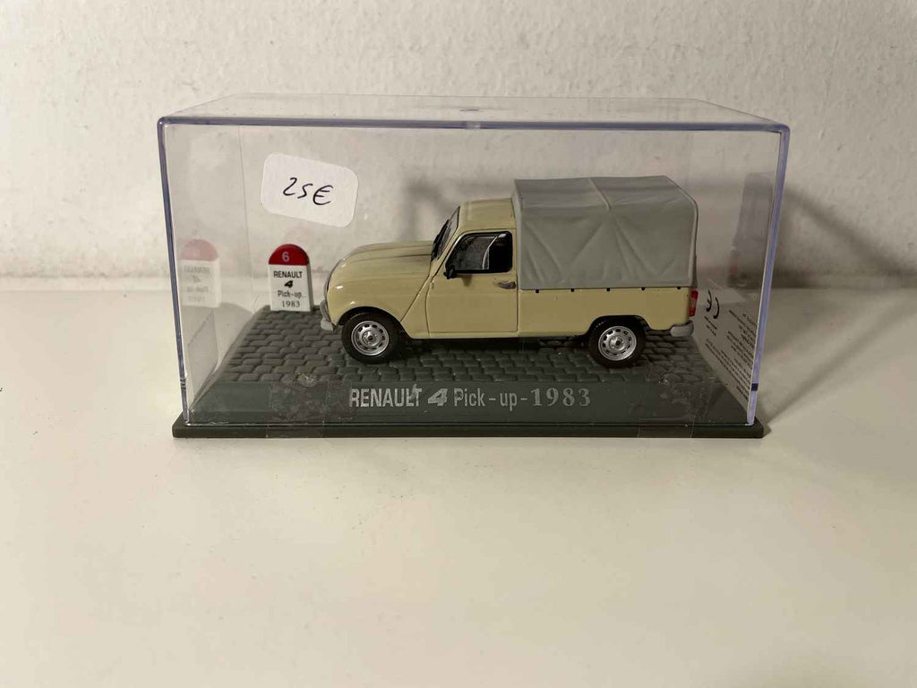 Renault 4 pick-up beige et bâche grise de 1983