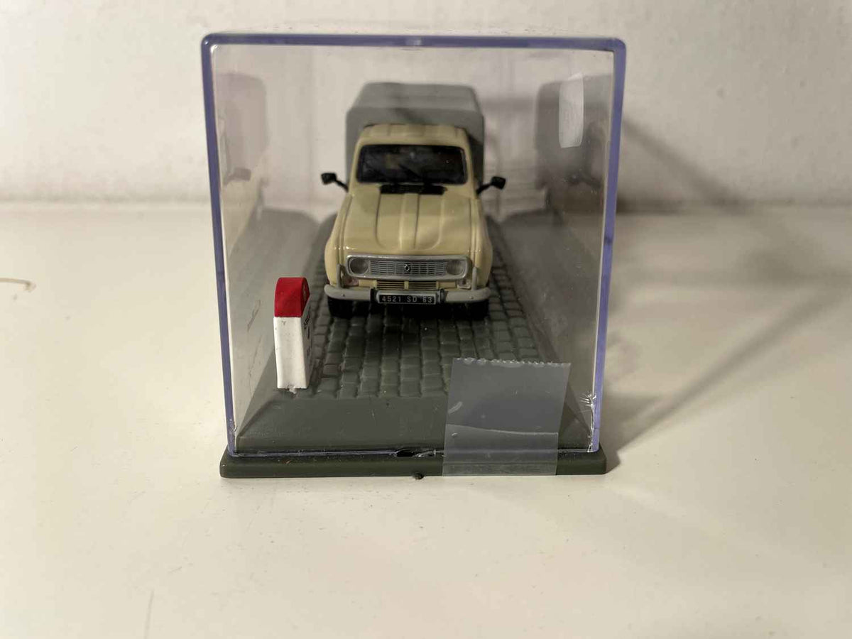 Renault 4 pick-up beige et bâche grise de 1983