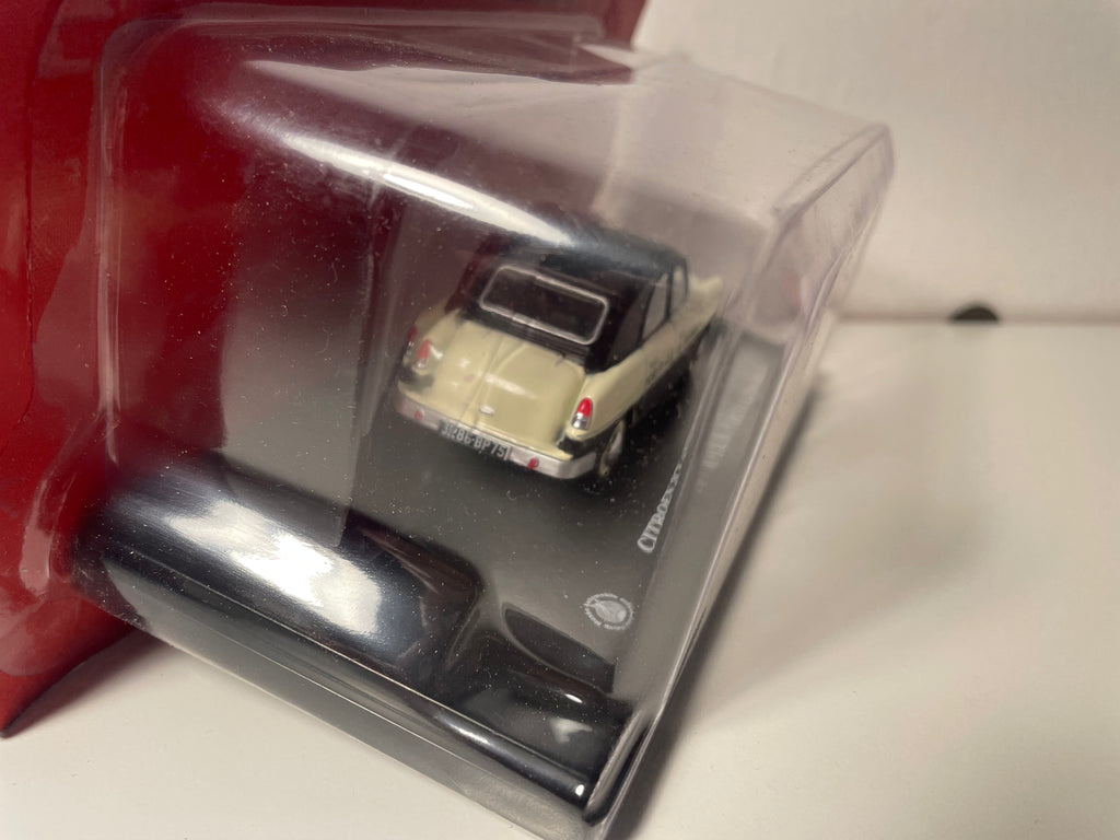 Citroën 2 CV noire et beige Antem Porto A.J. Da Silva
