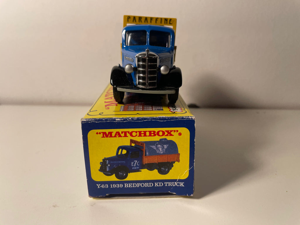 Camion Cisternas Bedford KD Azul e Amarelo com Tanque Cinza - Matchbox Referência Y-63