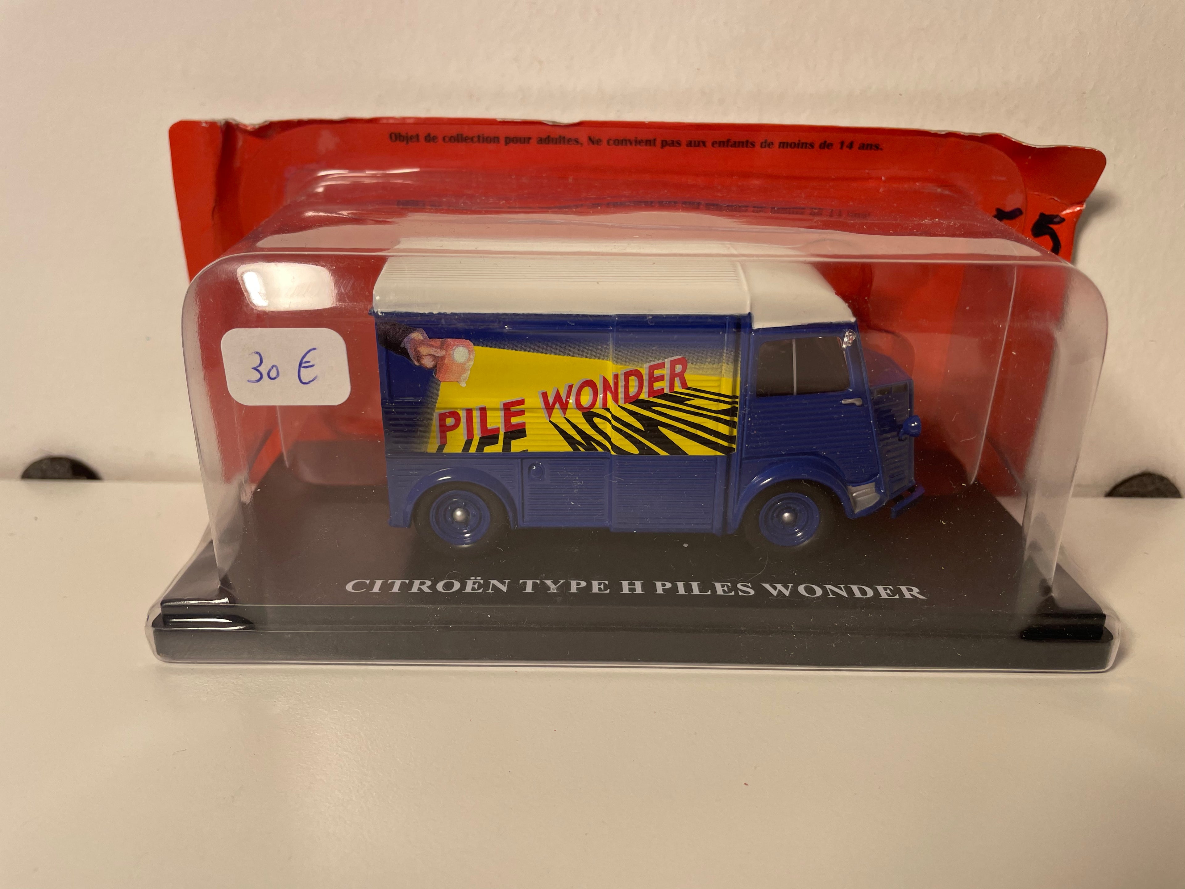 Citroën type H (HY) blue and white roof with WONDER batteries advertising