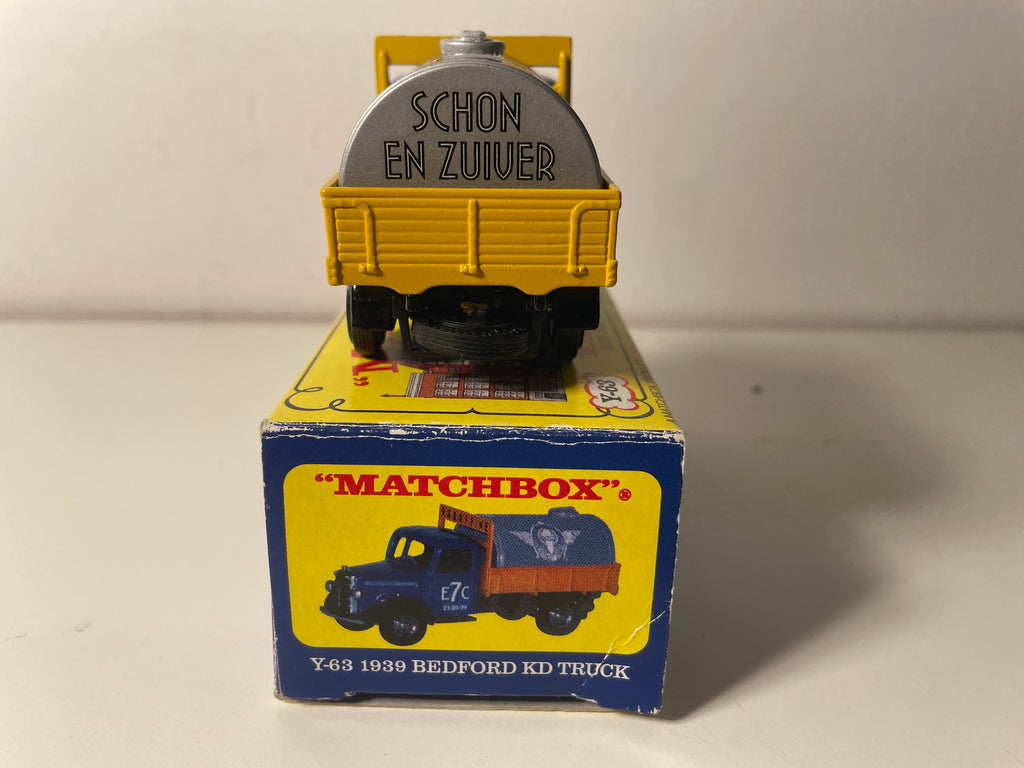Camion Cisternas Bedford KD Azul e Amarelo com Tanque Cinza - Matchbox Referência Y-63