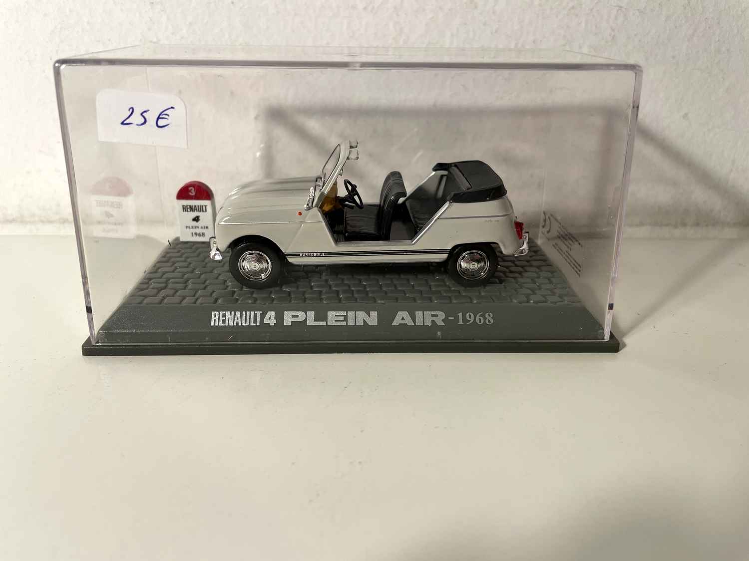 Renault 4 grigia scoperta del 1968