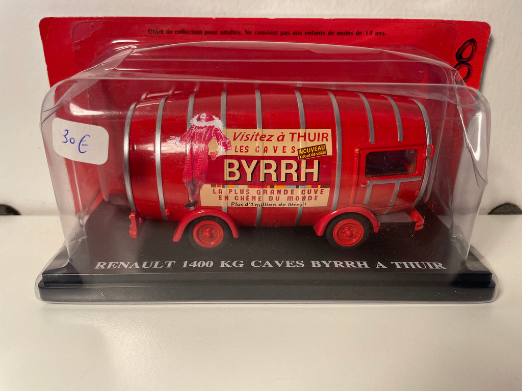 Renault 1400 Kg rouge avec publicité sur les alcools BYRRH (caves Byrrh à Thuir)