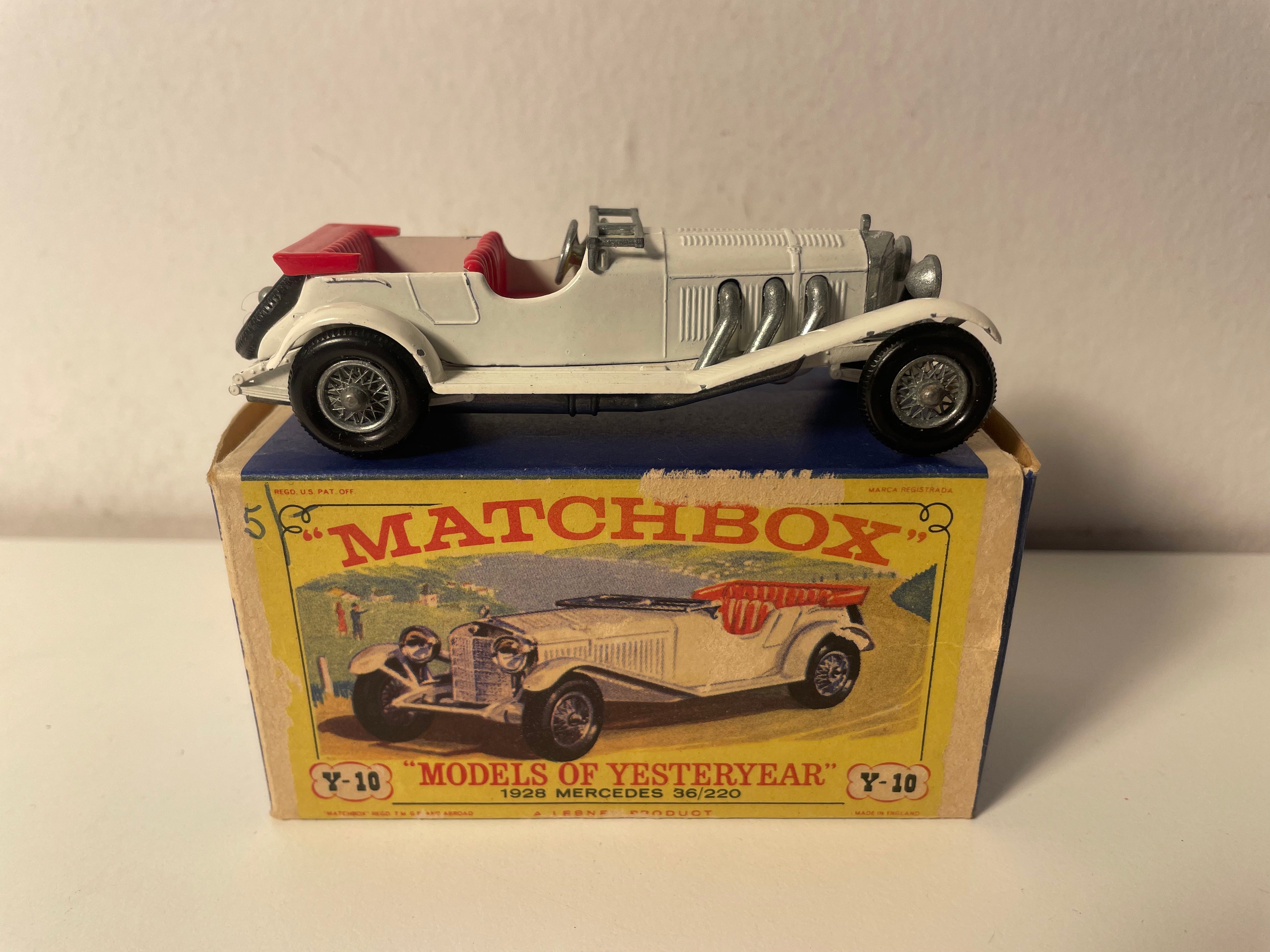 Mercedes 36/220 wäiss (gebroken wäiss) vu 1928 - MATCHBOX Referenz Y-10 (produktioun an England)