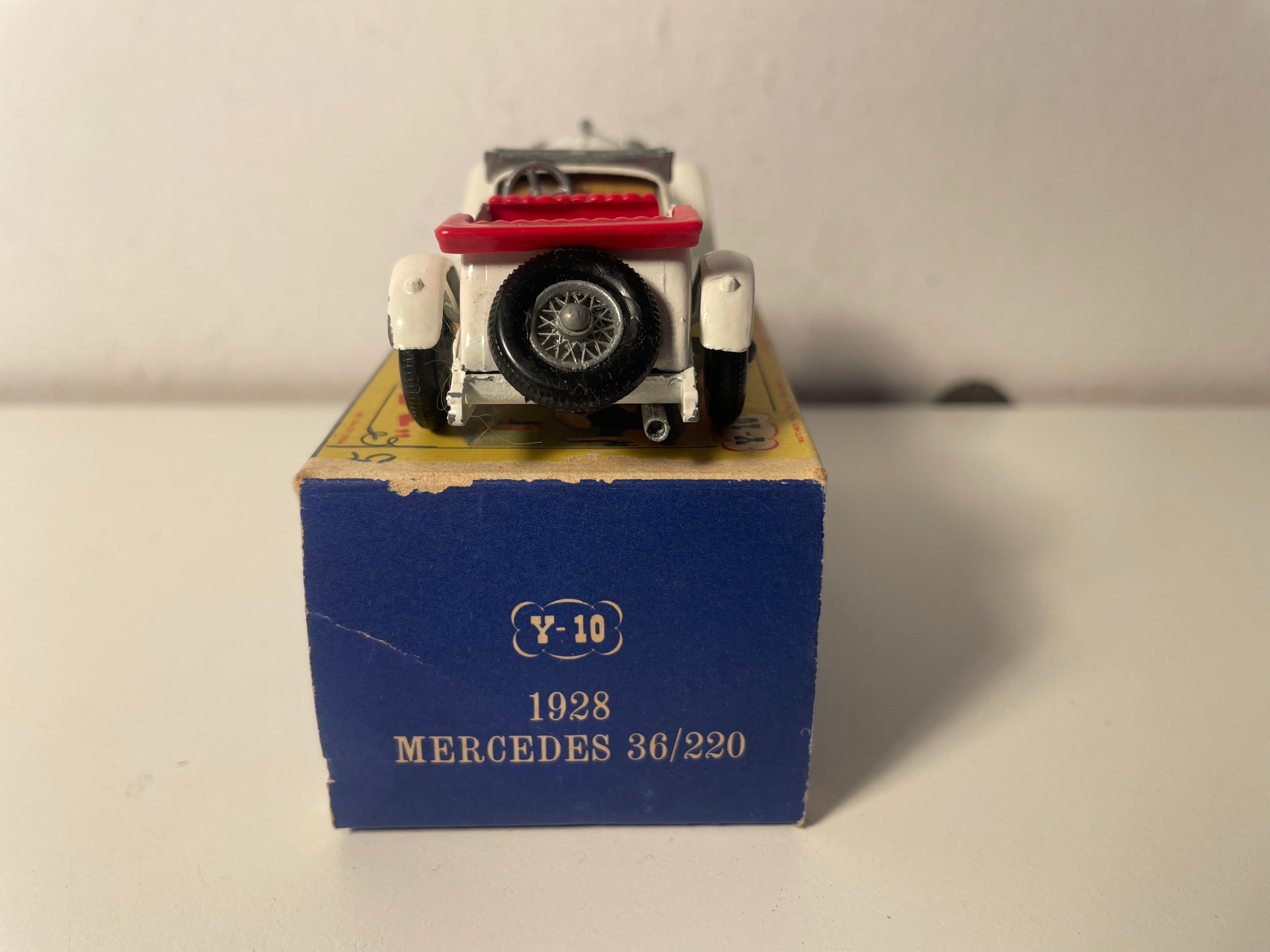 Mercedes 36/220 wäiss (gebroken wäiss) vu 1928 - MATCHBOX Referenz Y-10 (produktioun an England)
