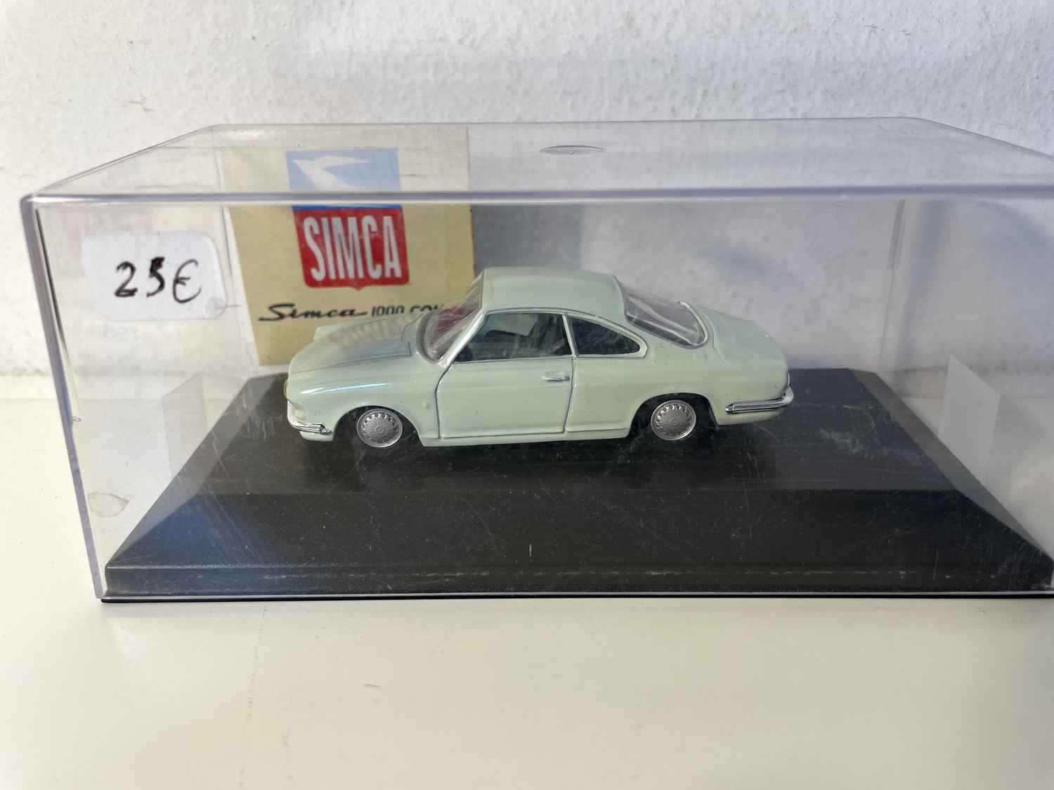 Simca 1000 coupé in "verde chiaro" del 1963