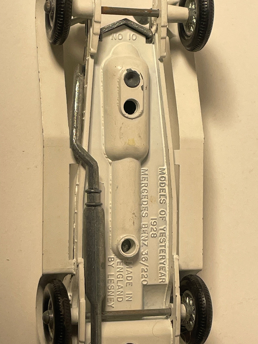 Mercedes 36/220 wäiss (gebroken wäiss) vu 1928 - MATCHBOX Referenz Y-10 (produktioun an England)