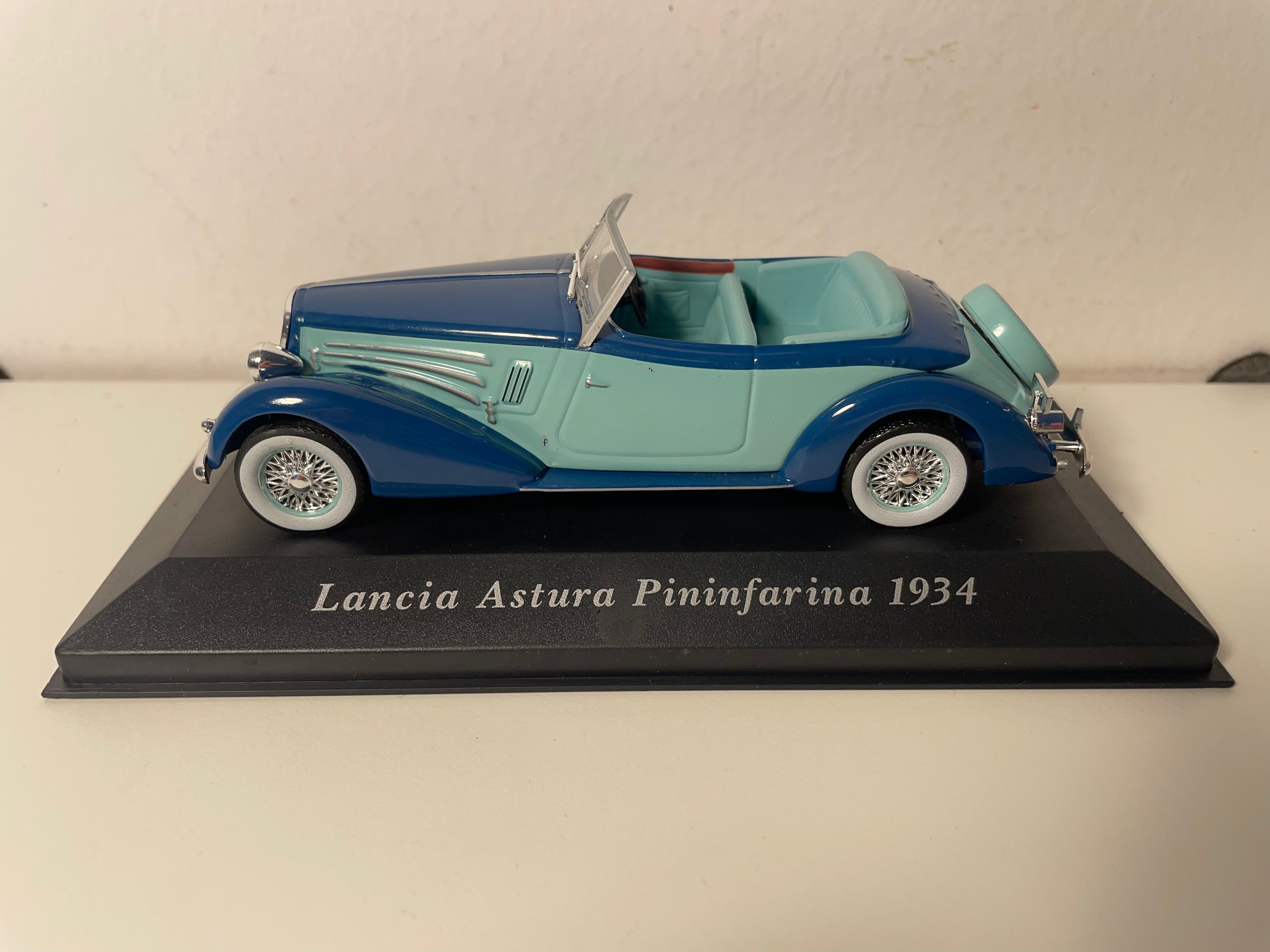 1934 Blaue und Grüne Lancia Astura Pininfarina