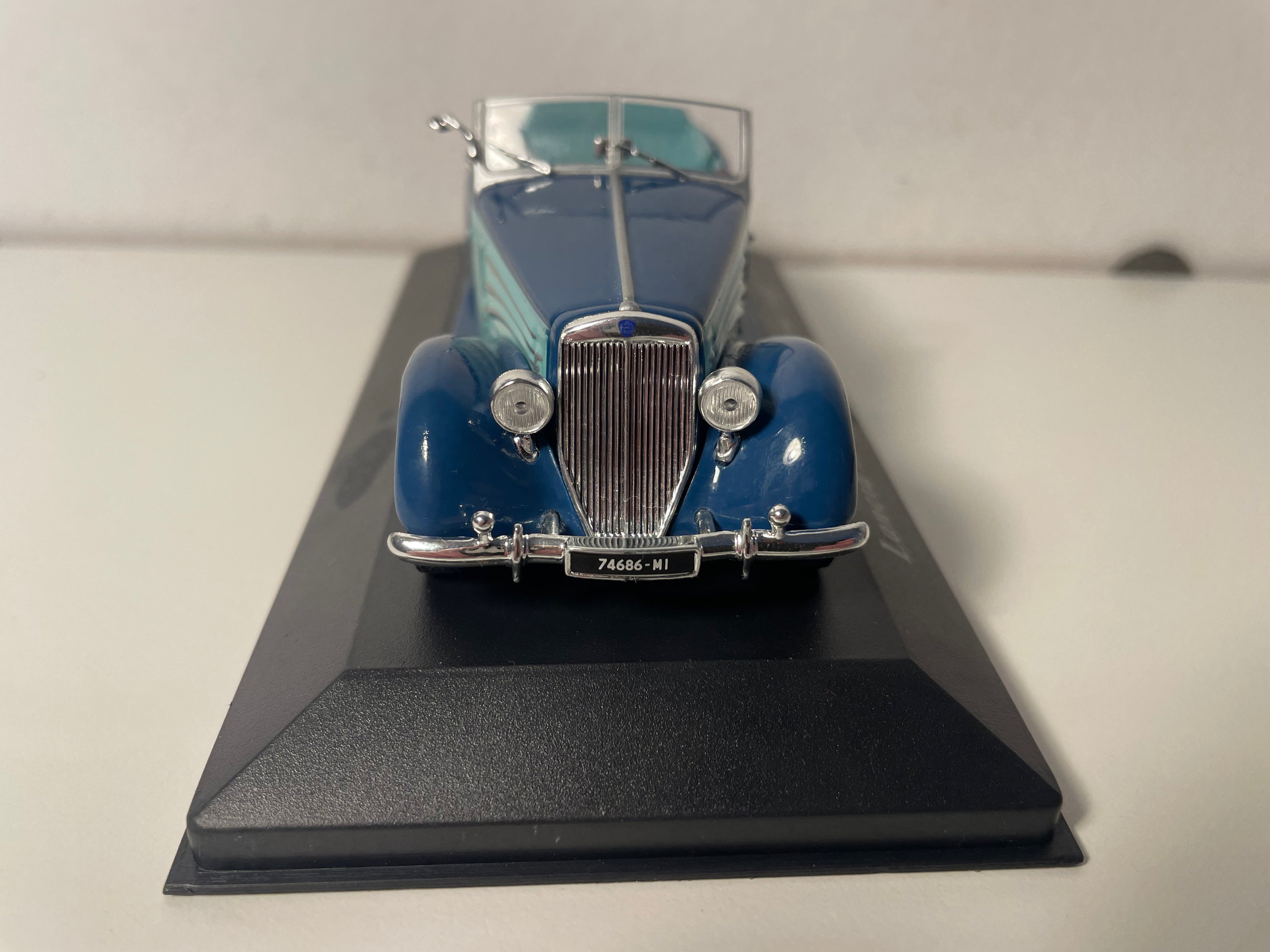 1934 Blaue und Grüne Lancia Astura Pininfarina