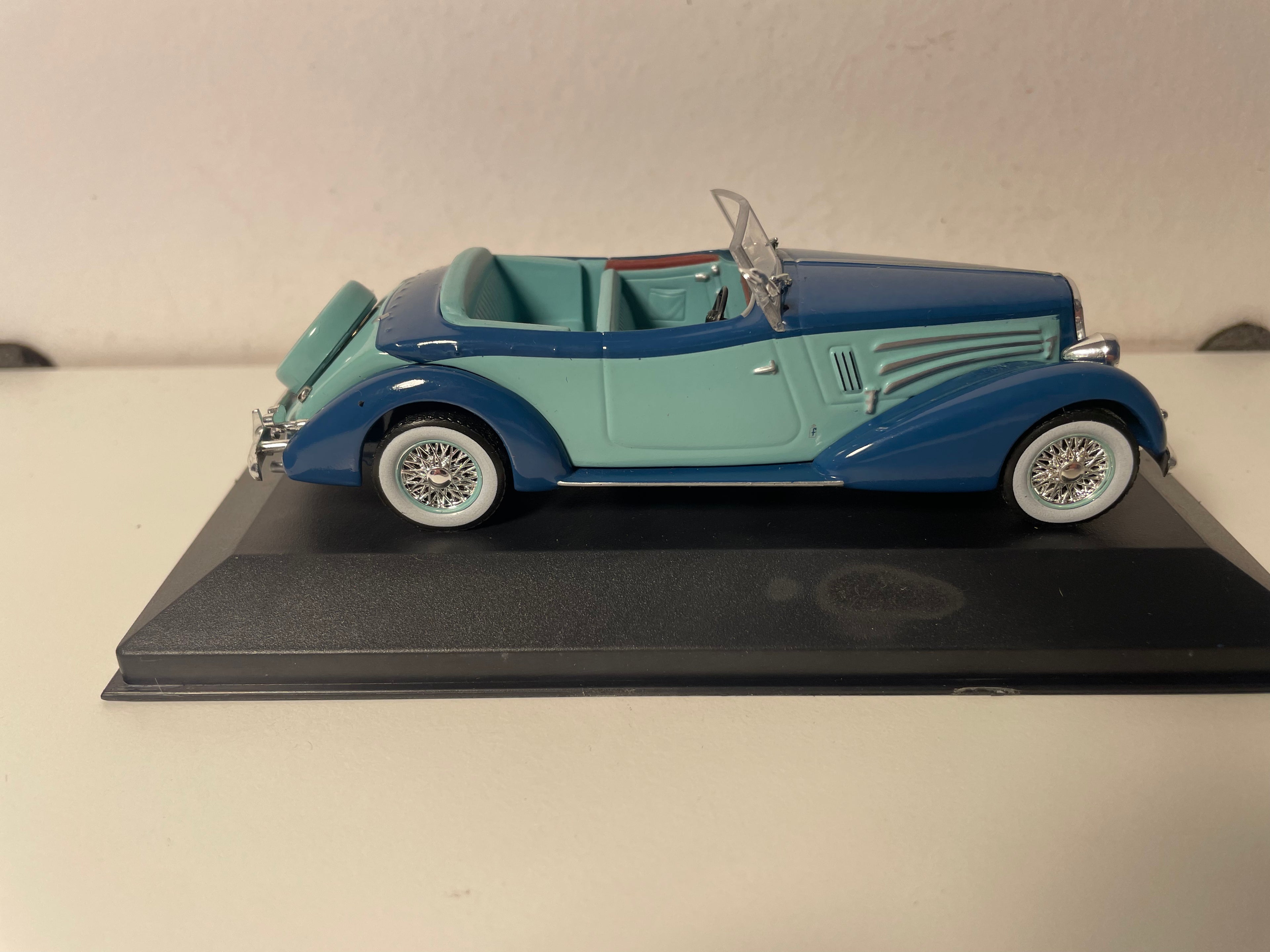 1934 Blaue und Grüne Lancia Astura Pininfarina