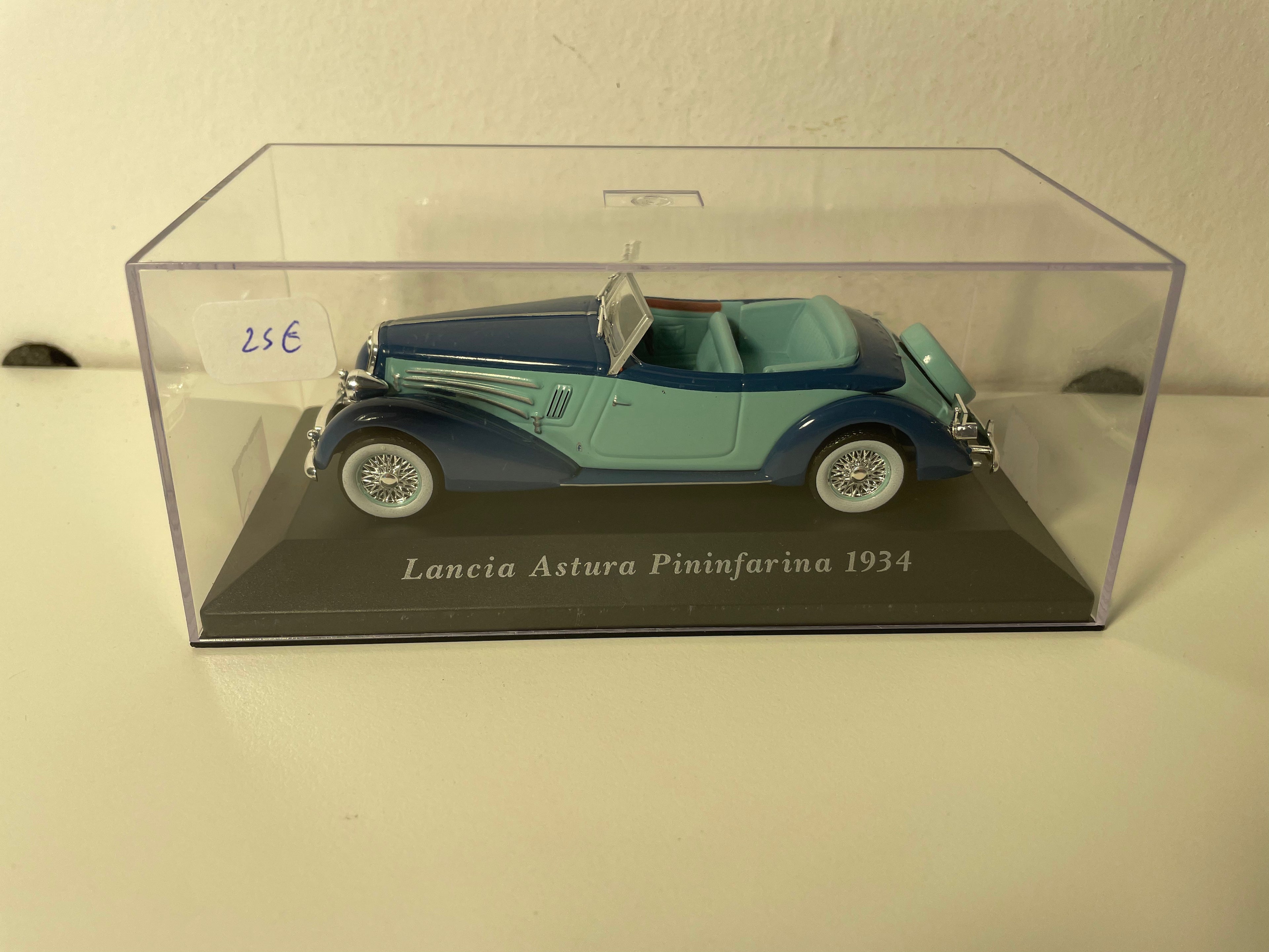 1934 Blaue und Grüne Lancia Astura Pininfarina