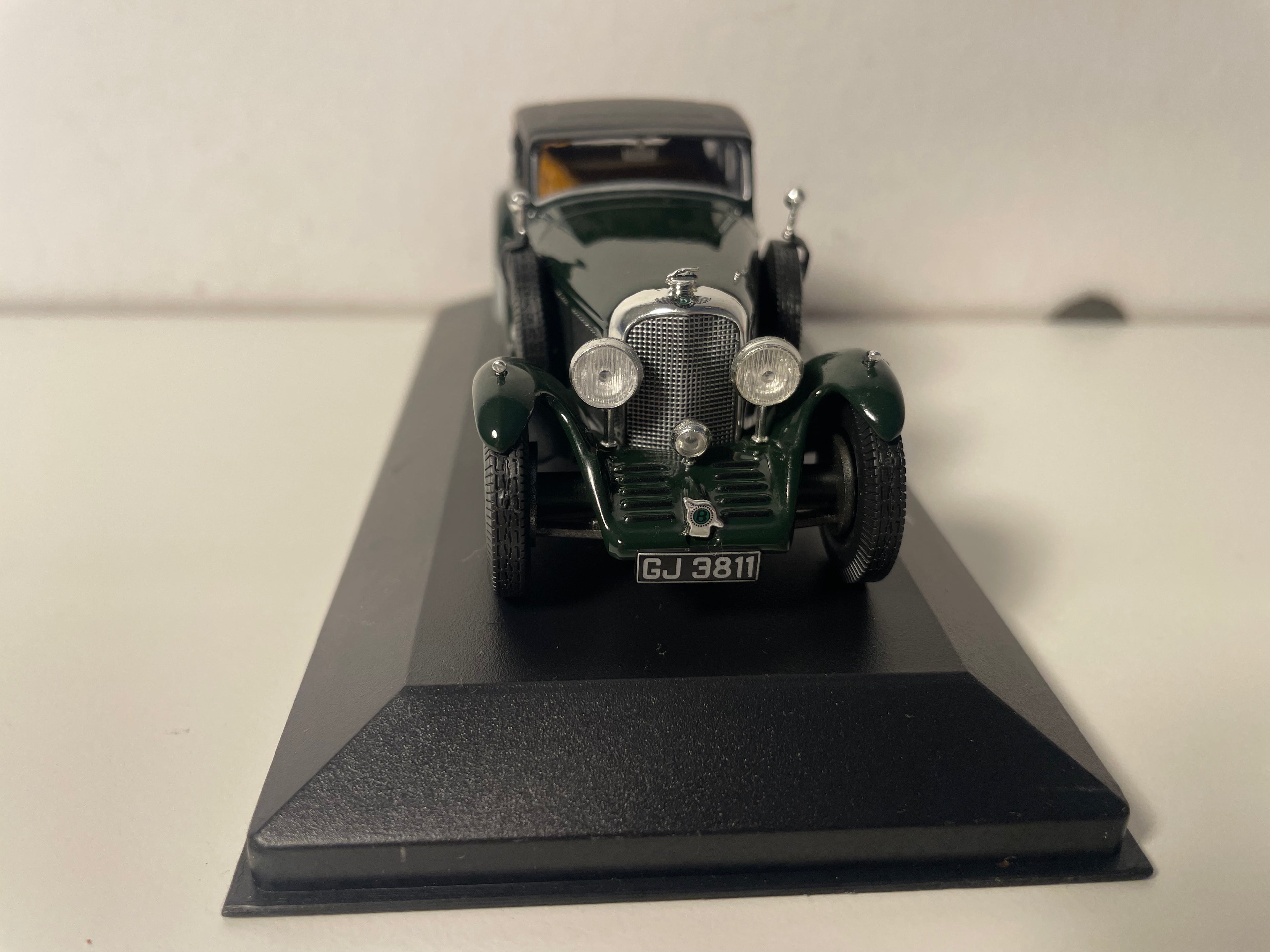Bentley Speed Six däischtelech gréng vum 1930