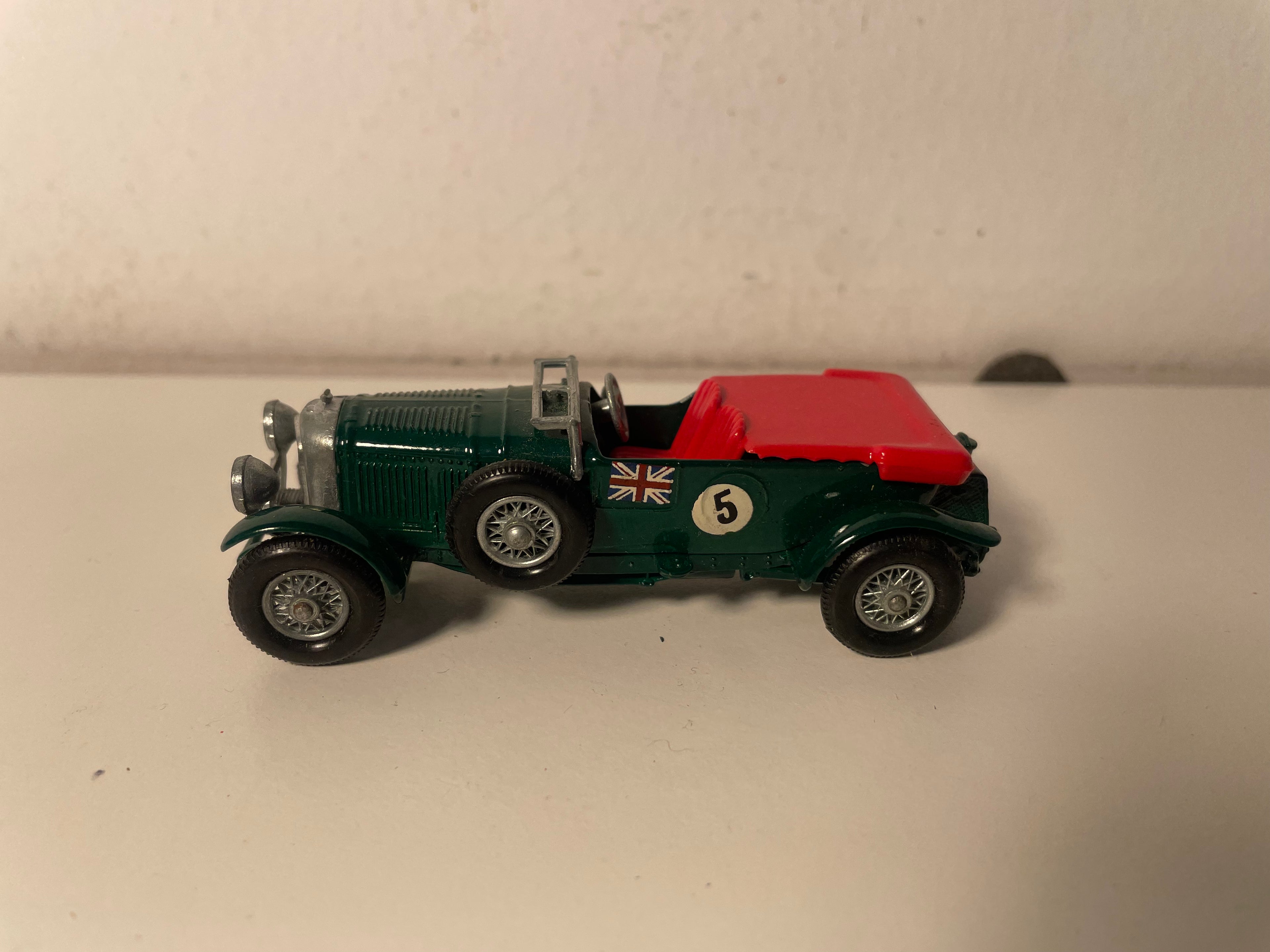 Bentley 4-1/2 litre verte numéro 5 de 1929 (avec sièges rouges) - MATCHBOX (fabrication en Angleterre) -PAS DE BOITE EN CARTON