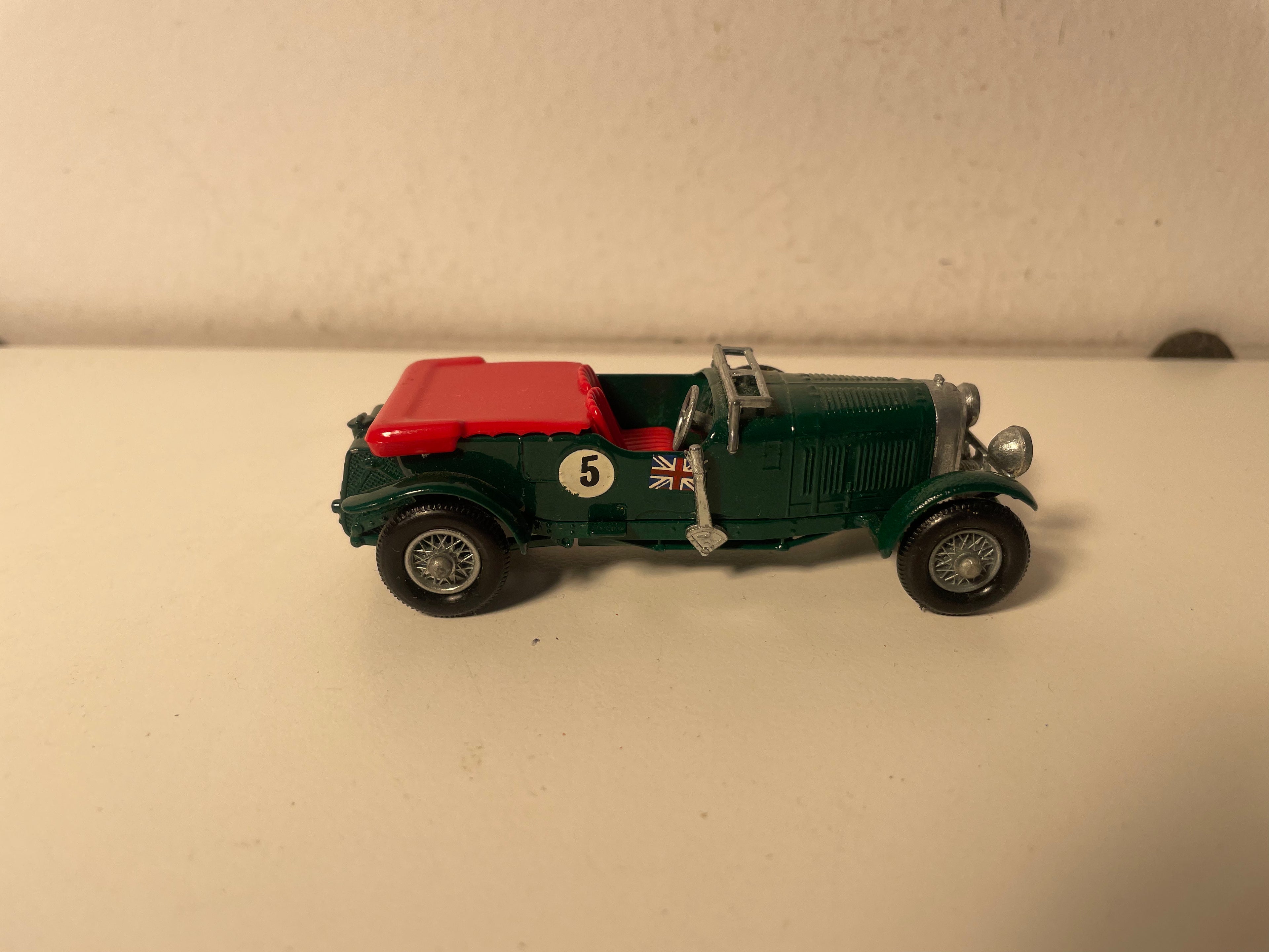 Bentley 4-1/2 litre verte numéro 5 de 1929 (avec sièges rouges) - MATCHBOX (fabrication en Angleterre) -PAS DE BOITE EN CARTON