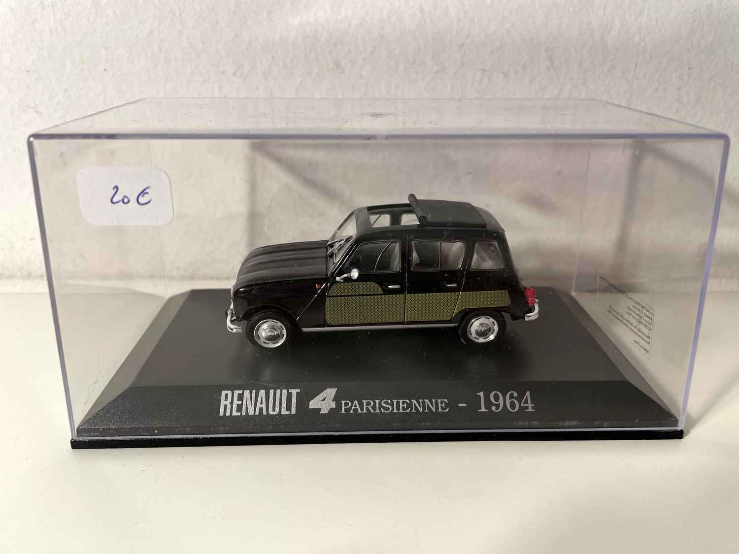 Renault 4L Parisienne verde e nera del 1964