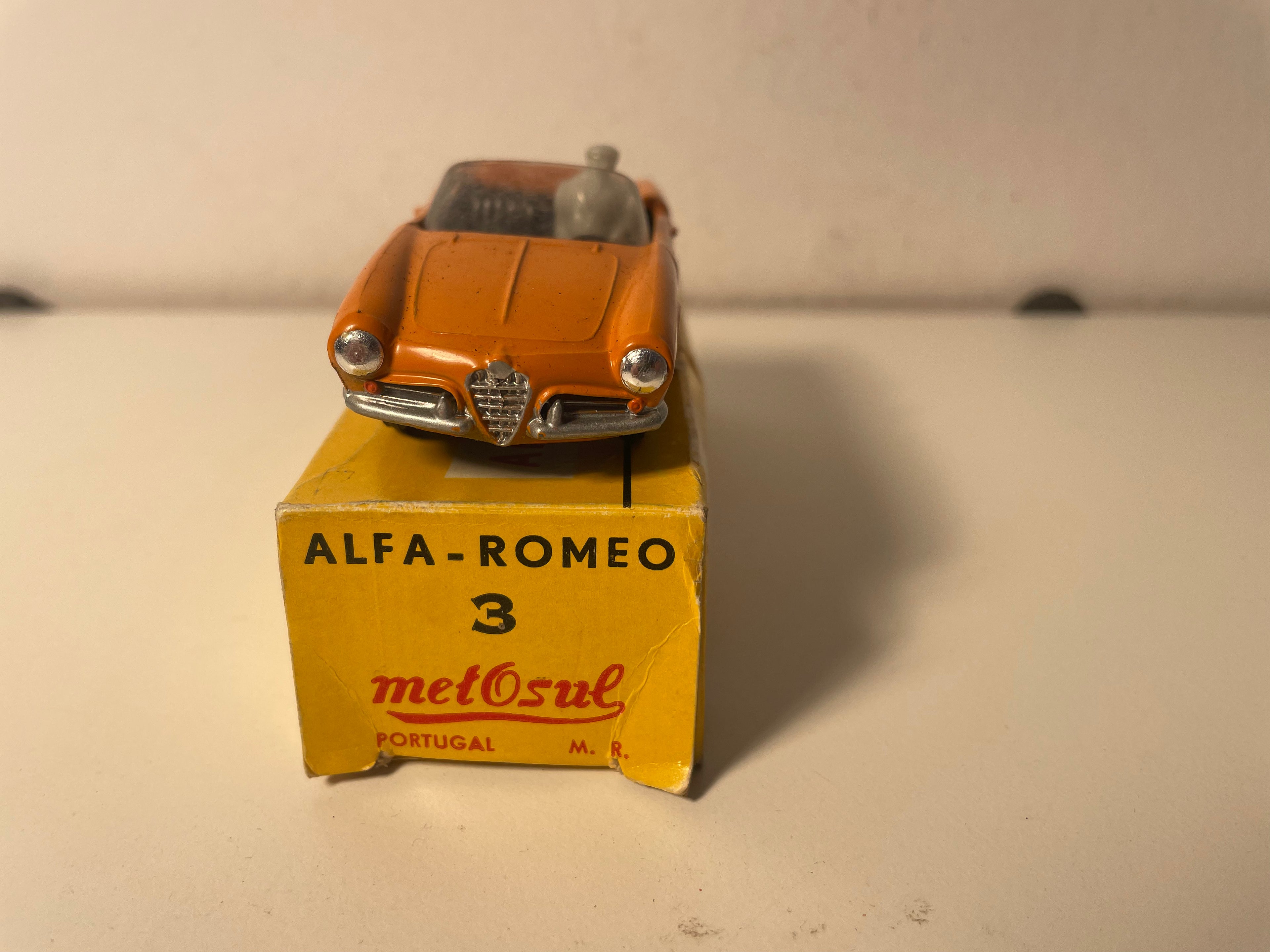 Alfa Romeo Giulietta Spyder Dark Orange with Figure - METOSUL (made in Portugal)