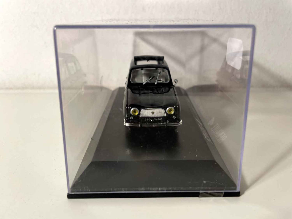 Groen-zwarte Renault 4L Parisienne uit 1964