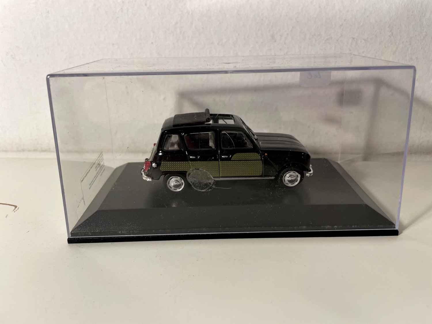 Renault 4L Parisienne verde e nera del 1964