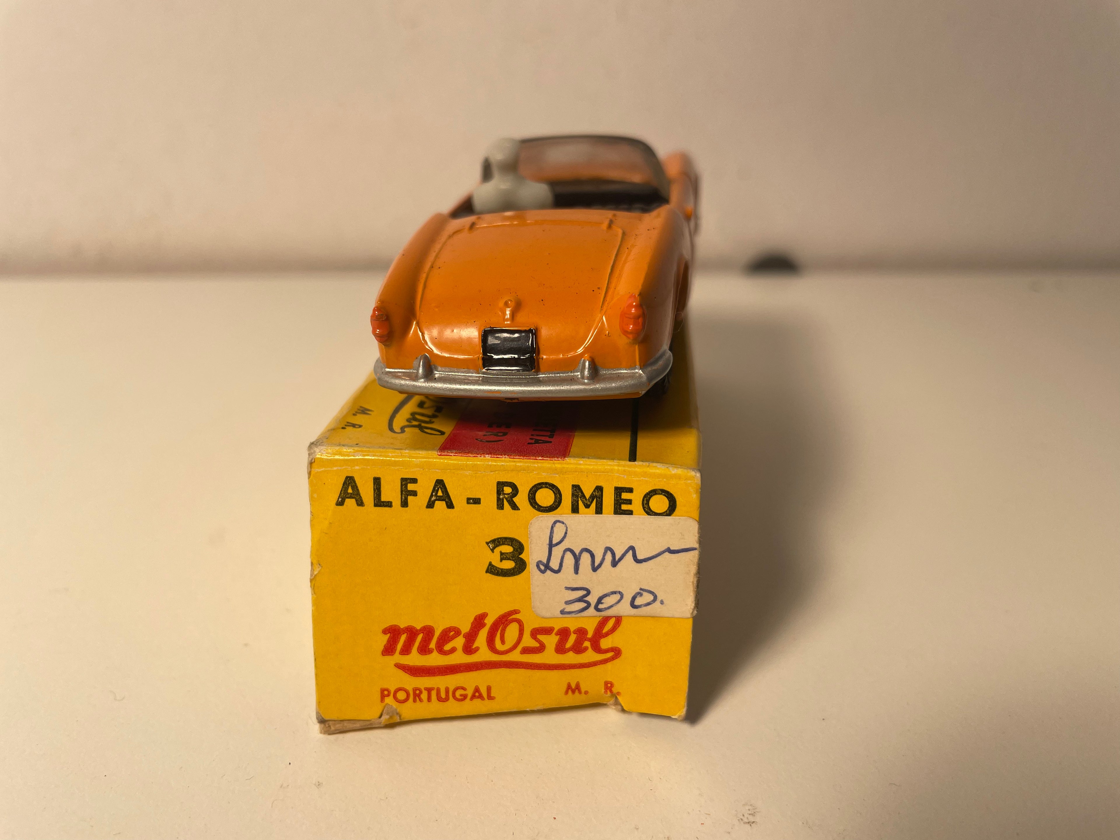 Alfa Romeo Giulietta Spyder Dark Orange with Figure - METOSUL (made in Portugal)