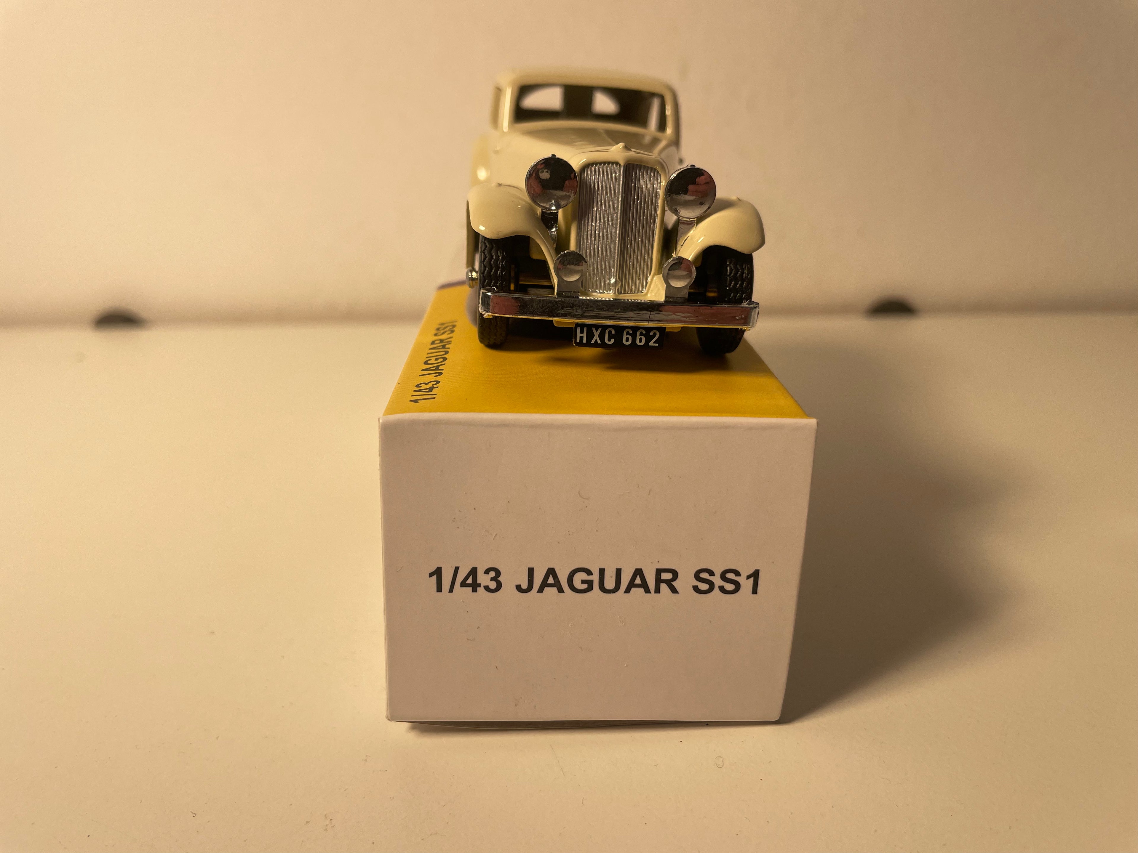 Jaguar SS1 beige -GFCC Toys