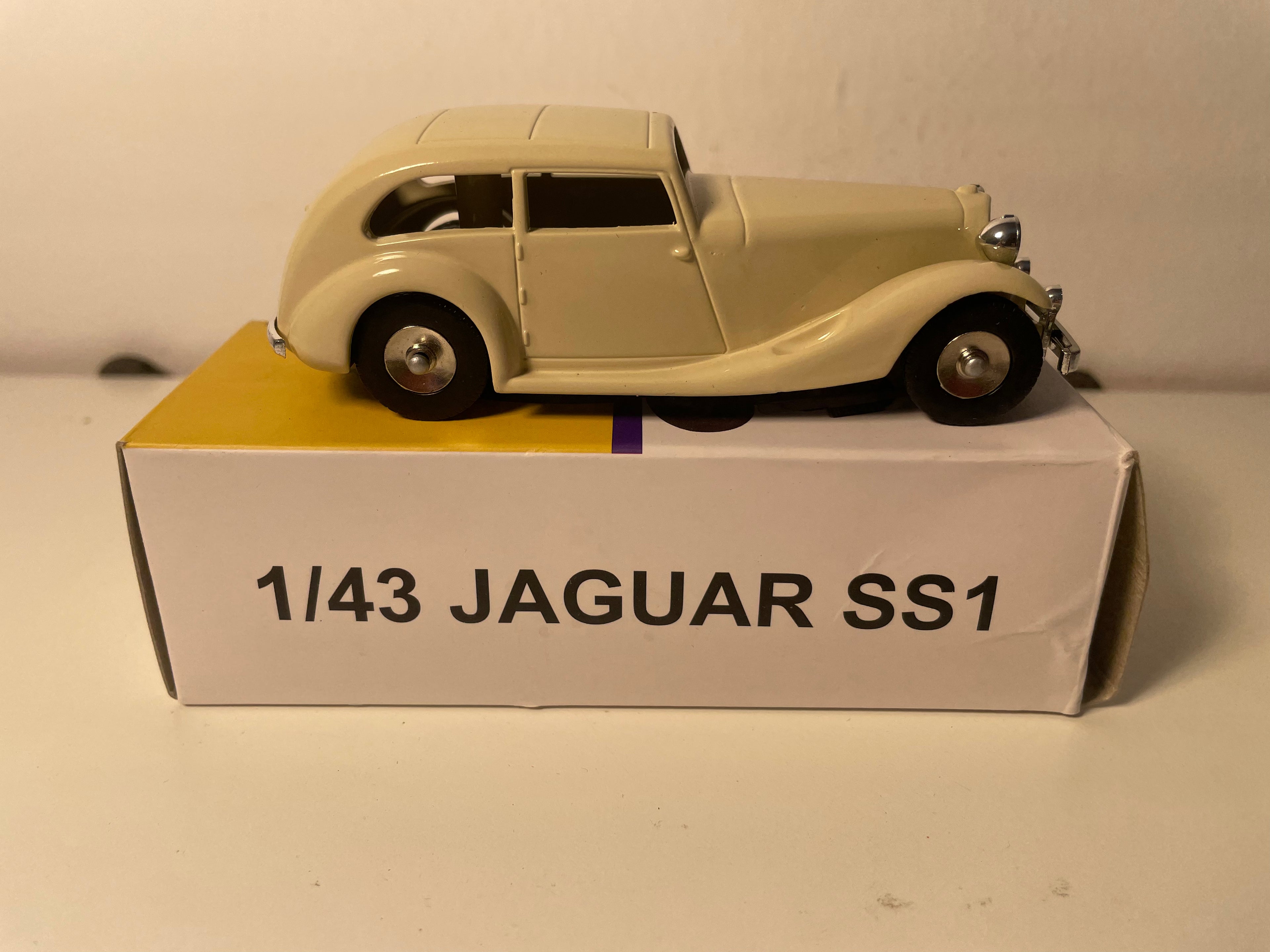 Jaguar SS1 beige -GFCC Toys