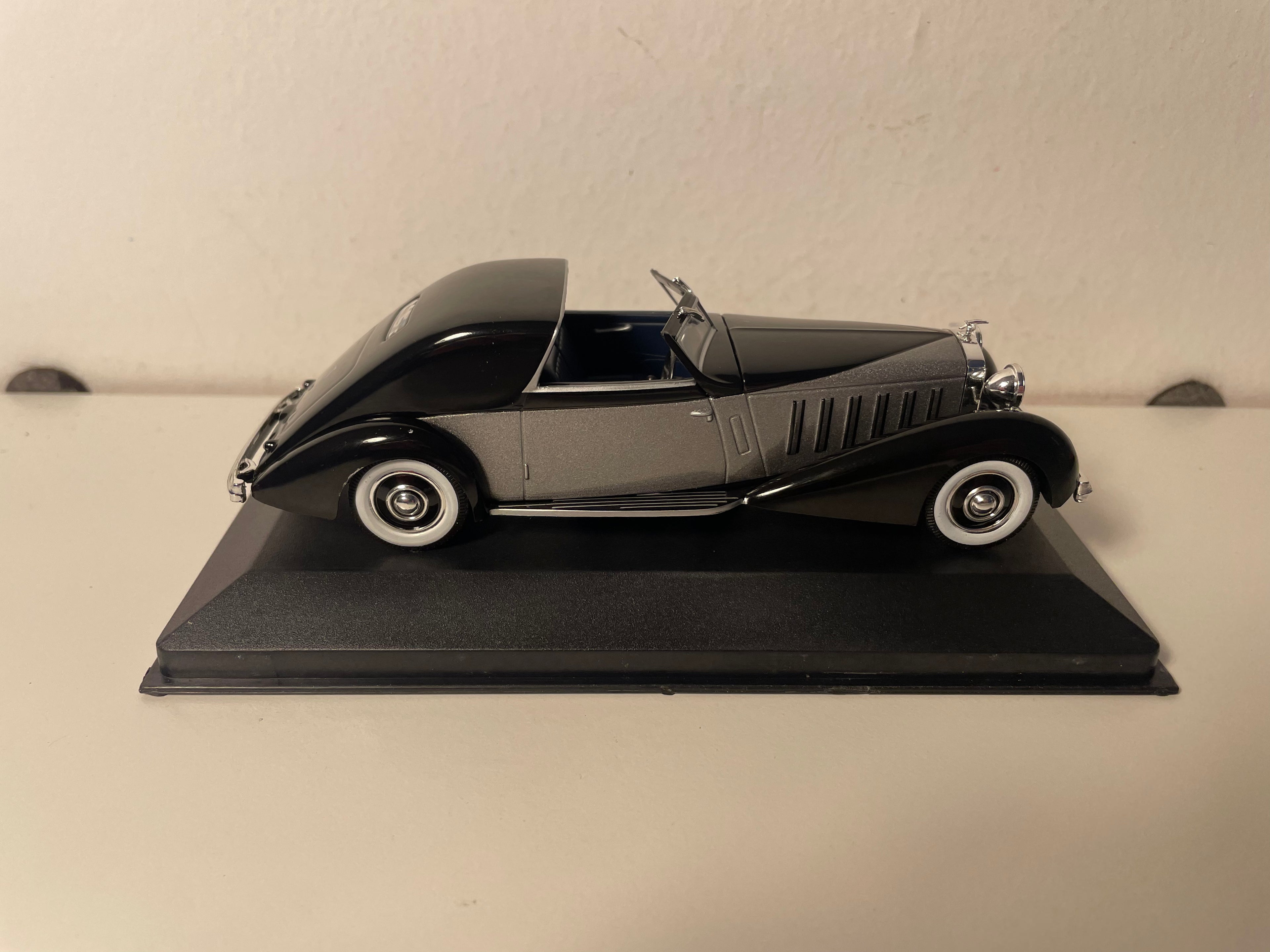 Hispano-Suiza J12 T68 Fernandez et Darrin grise et noire de 1933