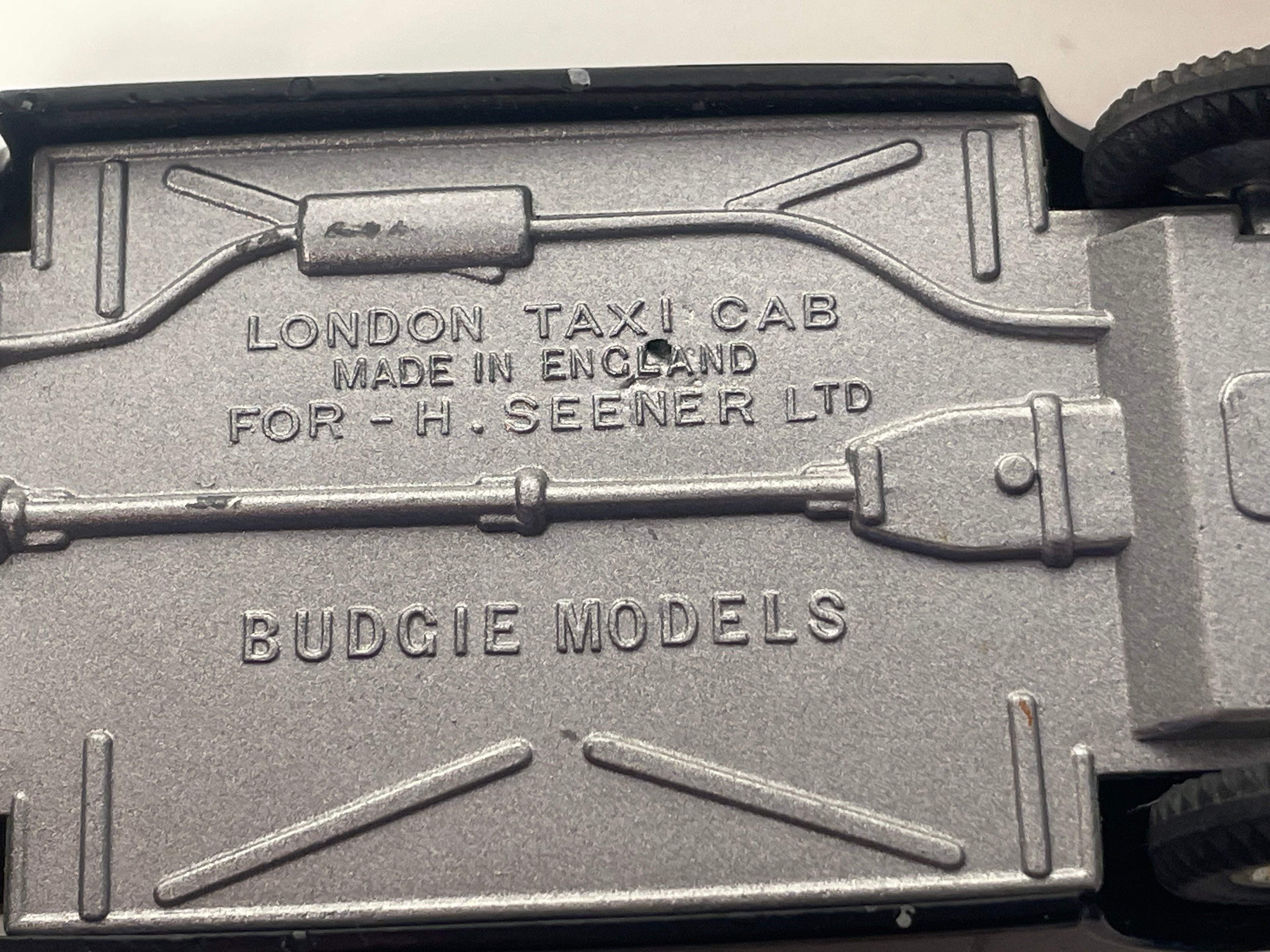 Austin FX-4 - taxi Cal de Londres noir -collection BUDGIES (fabrication en Angleterre)