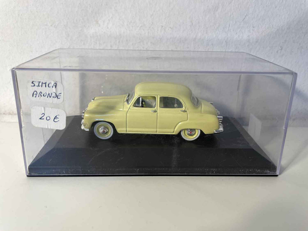 Simca Aronde geel (plexidoos)