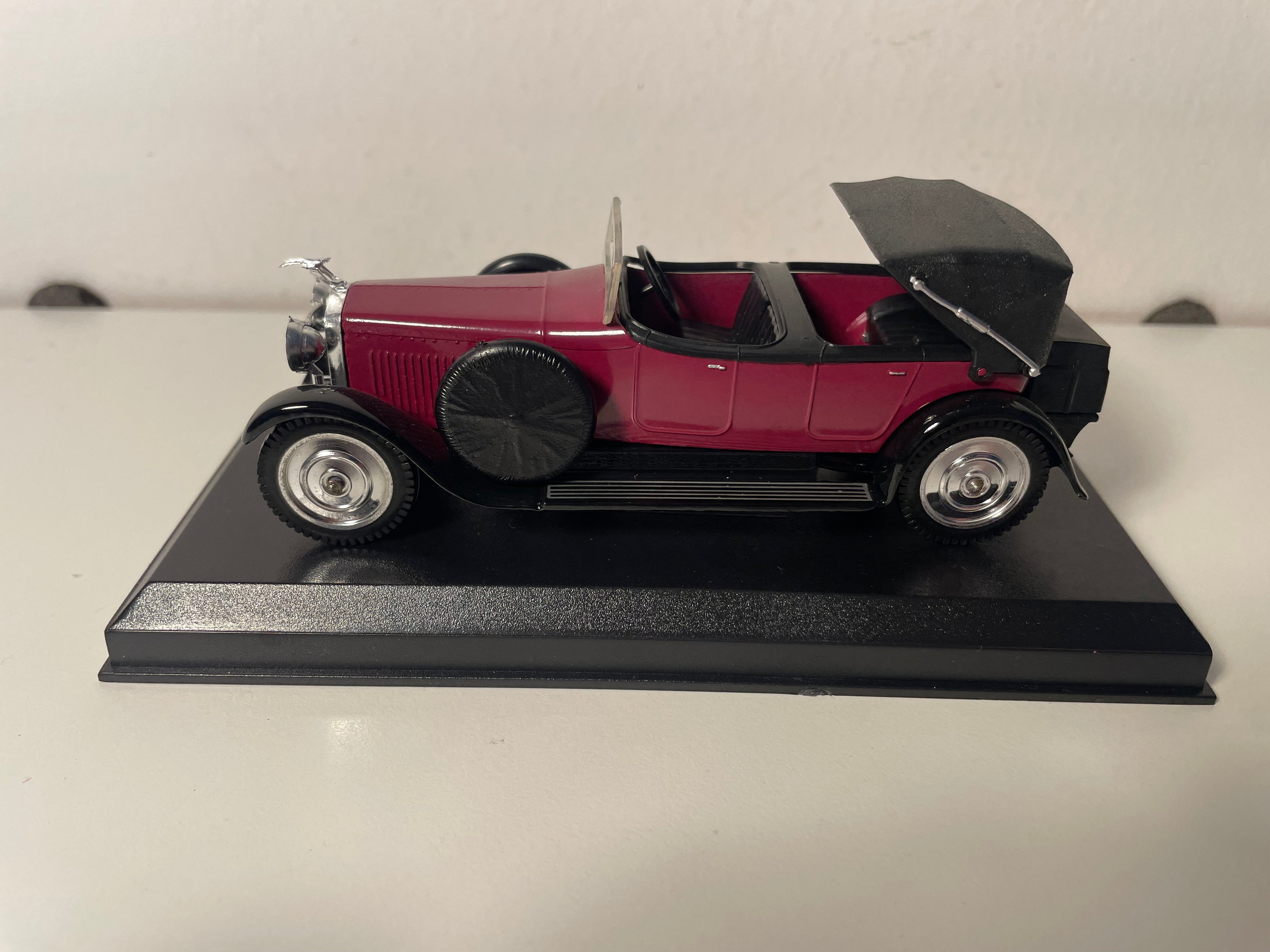 Hispano-Suiza Torpédo H6 B Victoria violett/bordeaux von 1926