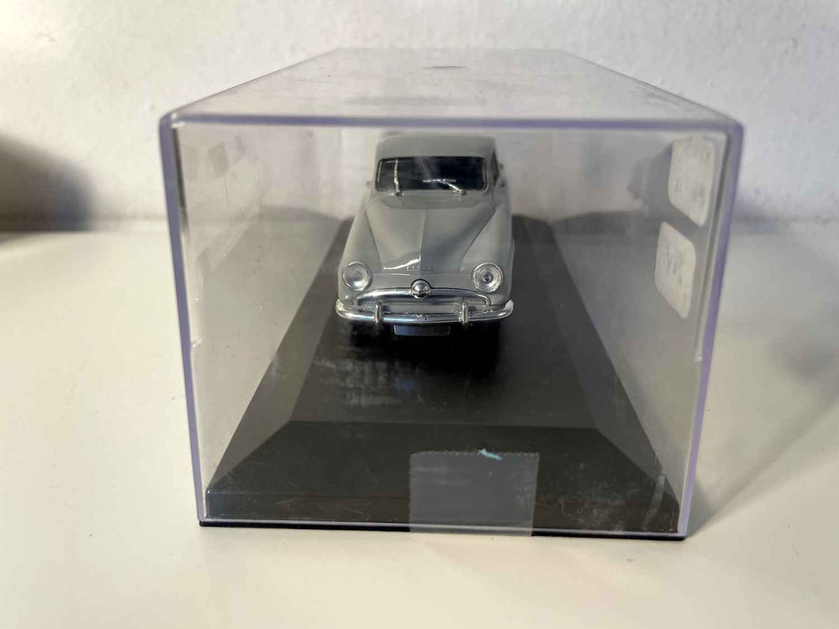 Simca Aronde grise de 1954 (boite plexi)