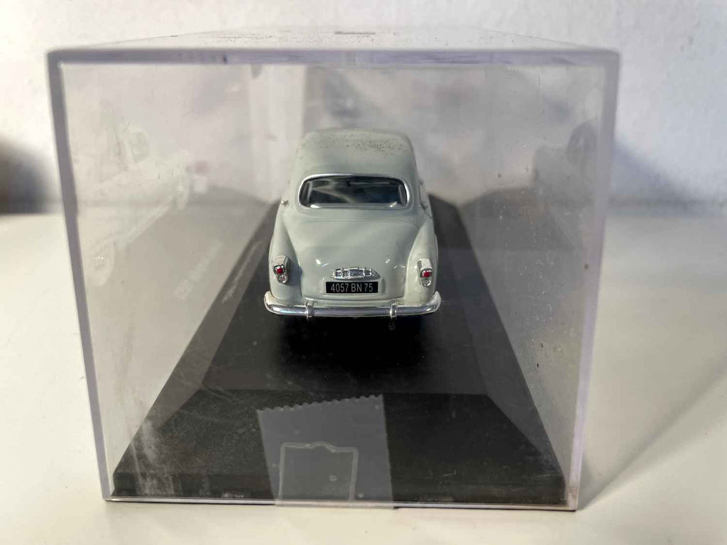1952 gro Simca Aronde (mat Terminal um Fouss)