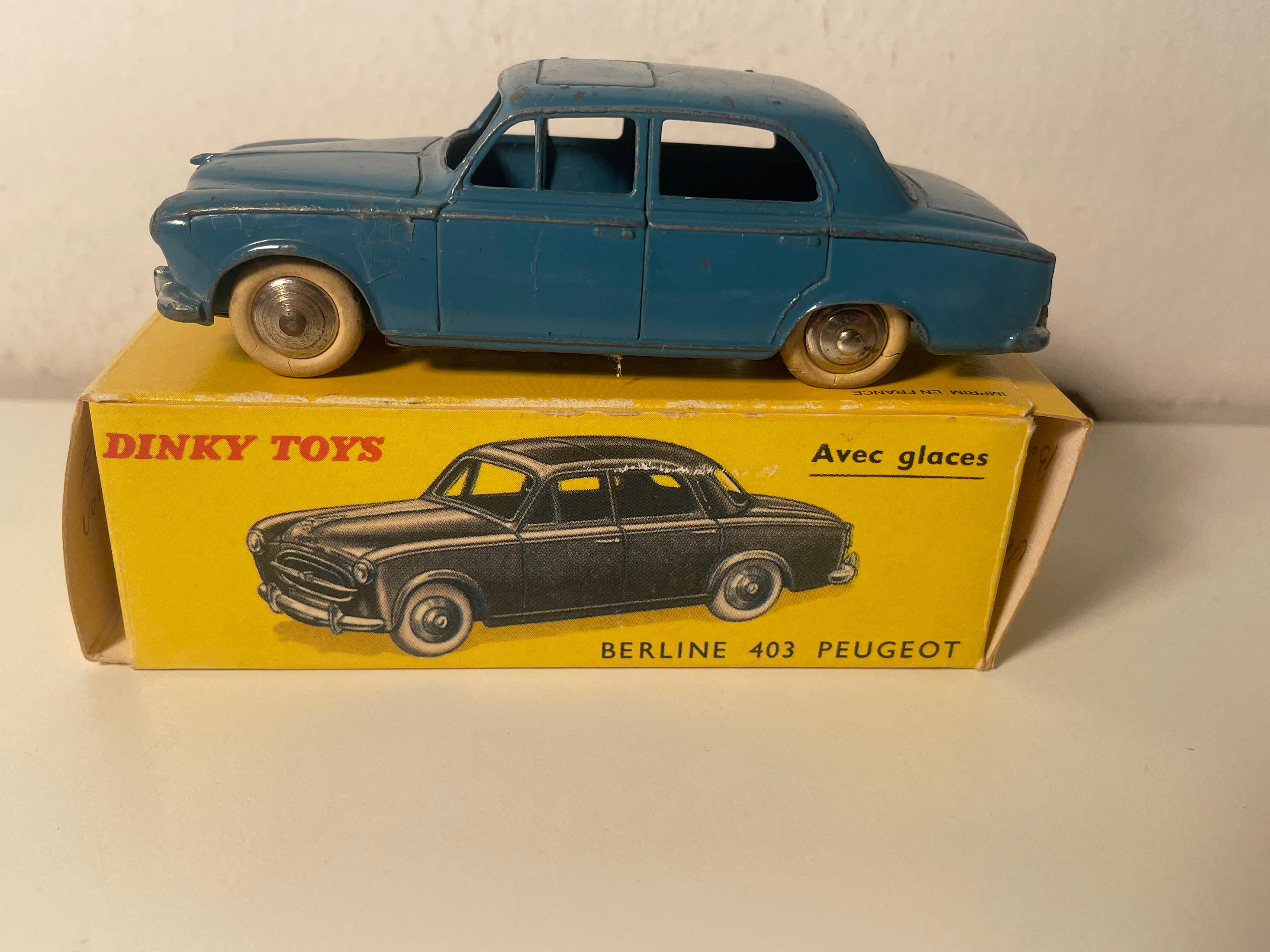 Peugeot Berline 403 azul - DINKY-TOYS / MECCANO (fabricação francesa)